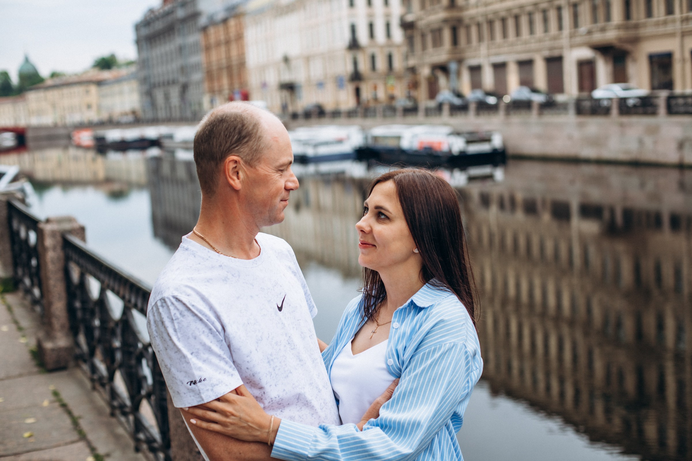 Алексей и Наталья в июне. Фотопрогулка в Петербурге. Индивидуальный и семейный фотограф в Санкт-Петербурге