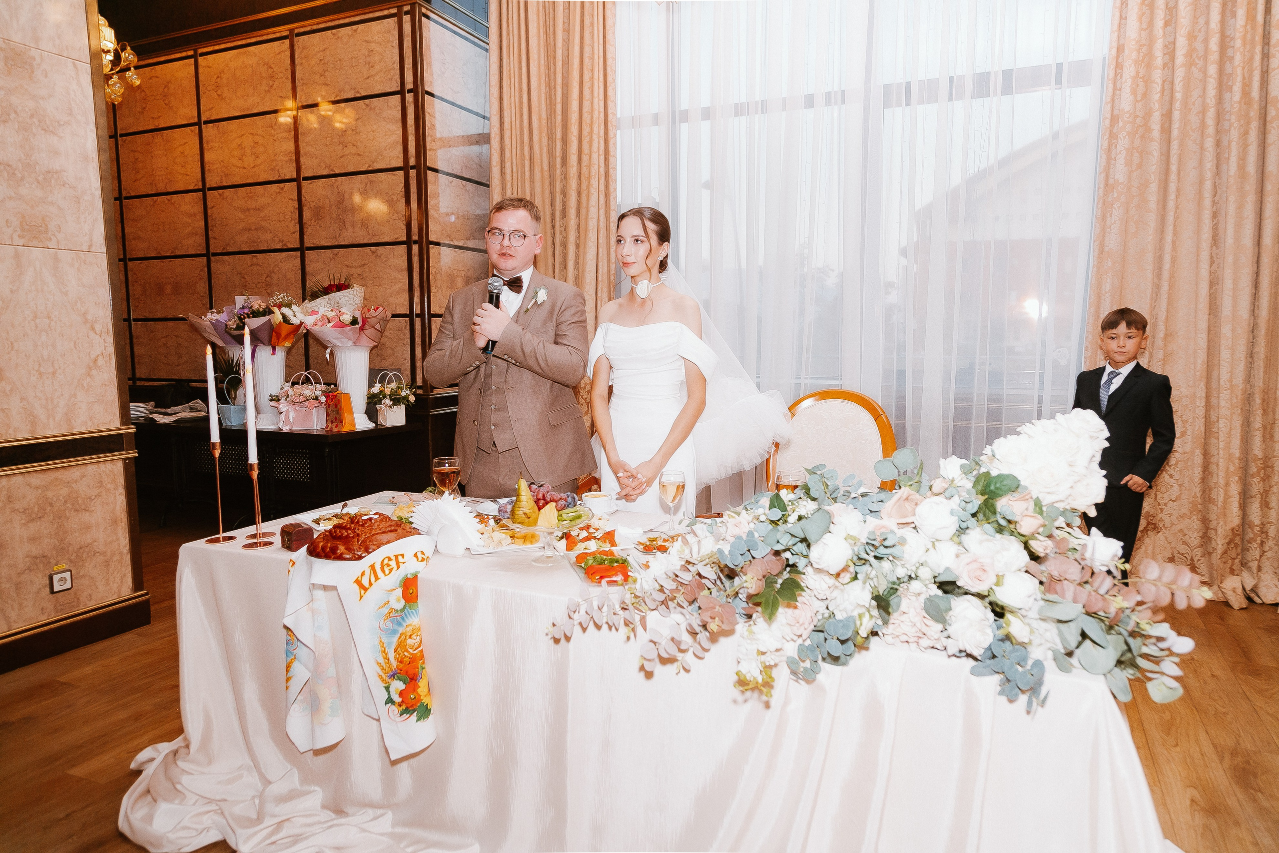 Свадебная осенняя фотосессия Ивана и Лидии в городе. Свадебный и репортажный фотограф в Ярославле и Санкт-Петербурге Роман Микрюков