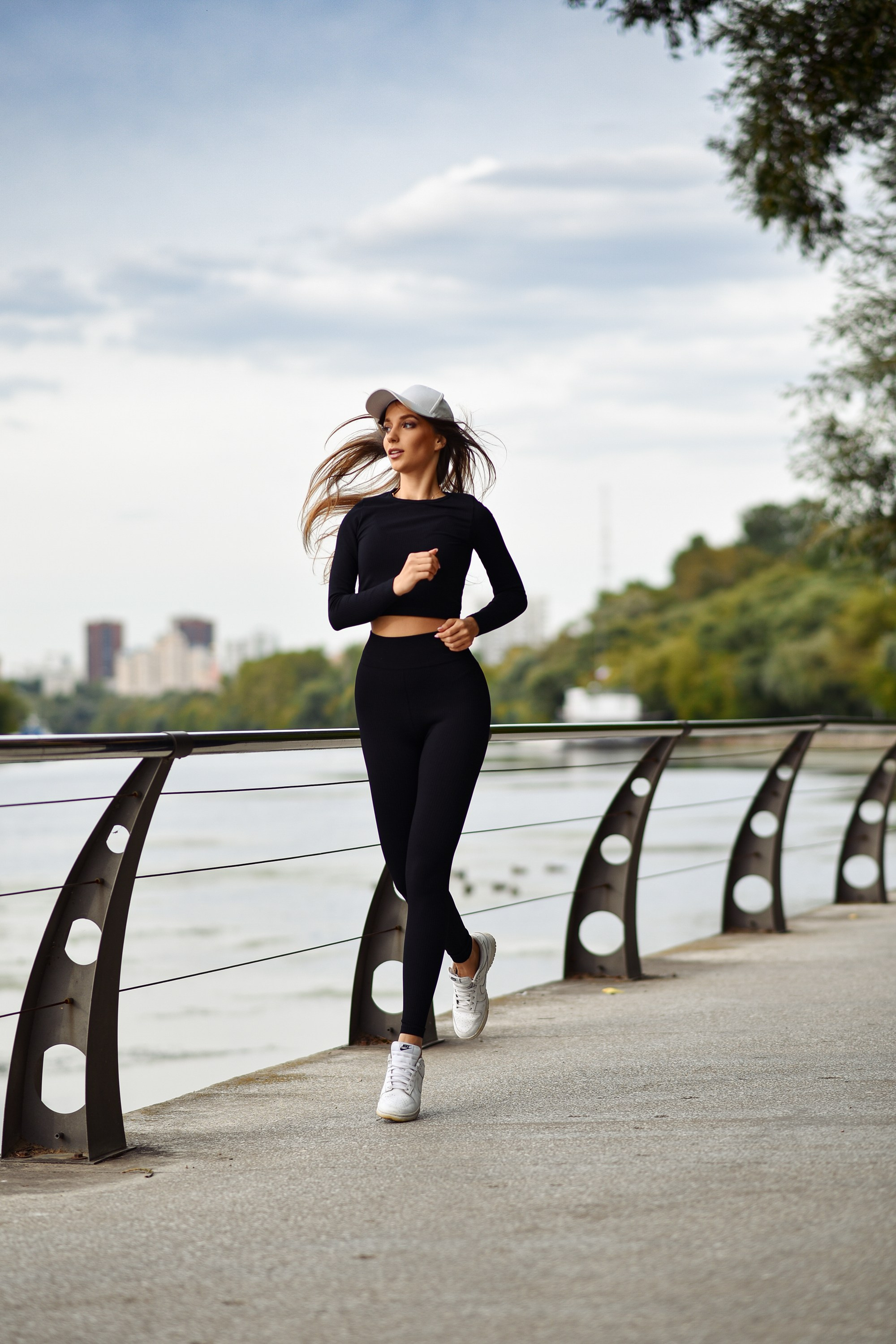 Фотосессия для маркетплэйс. Компания и фотошкола по созданию контента в Москве