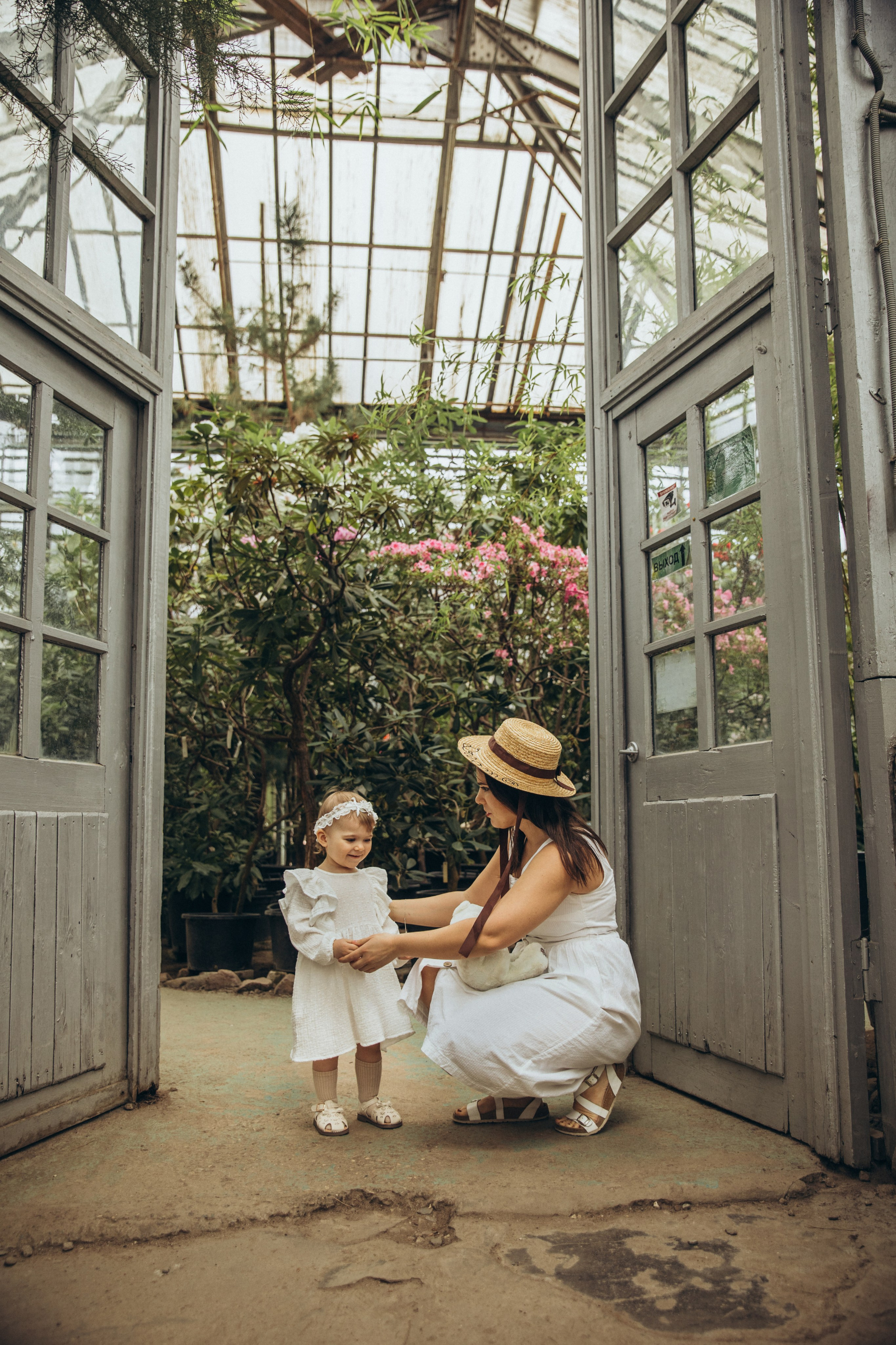 Мама и дочь оранжерея. Свадебный и семейный фотограф Москва и Московская область