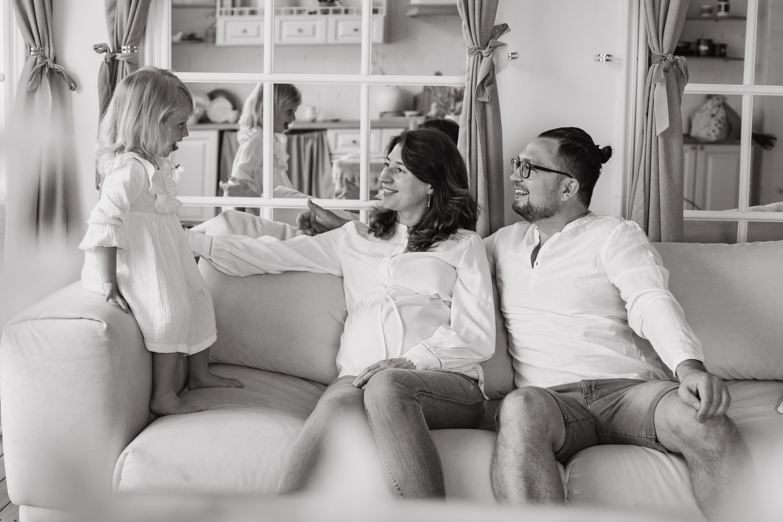 Мария с семьей в студии. Elena Sova — семейный и женский фотограф в Санкт-Петербурге