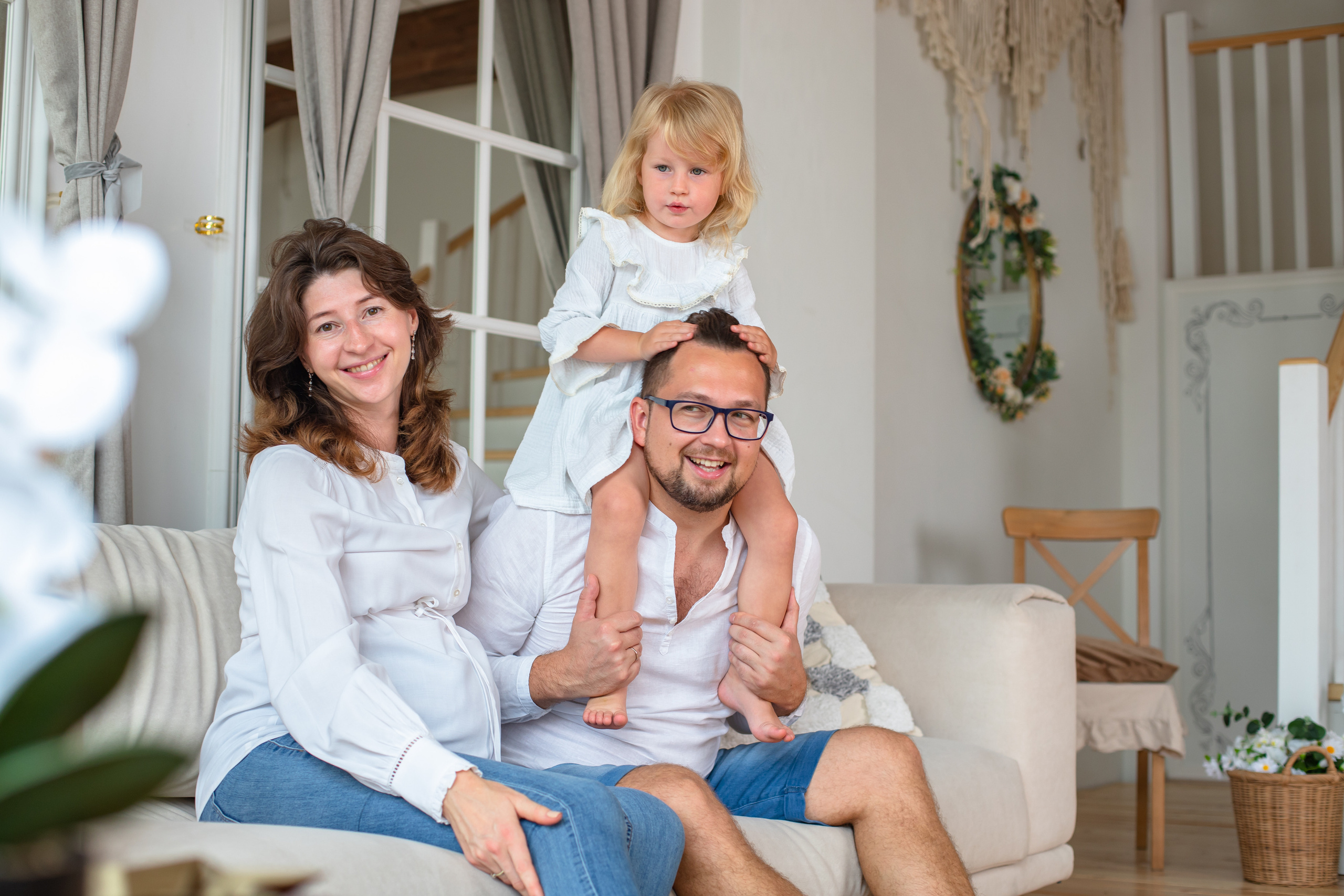 Мария с семьей в студии. Elena Sova — семейный и женский фотограф в Санкт-Петербурге