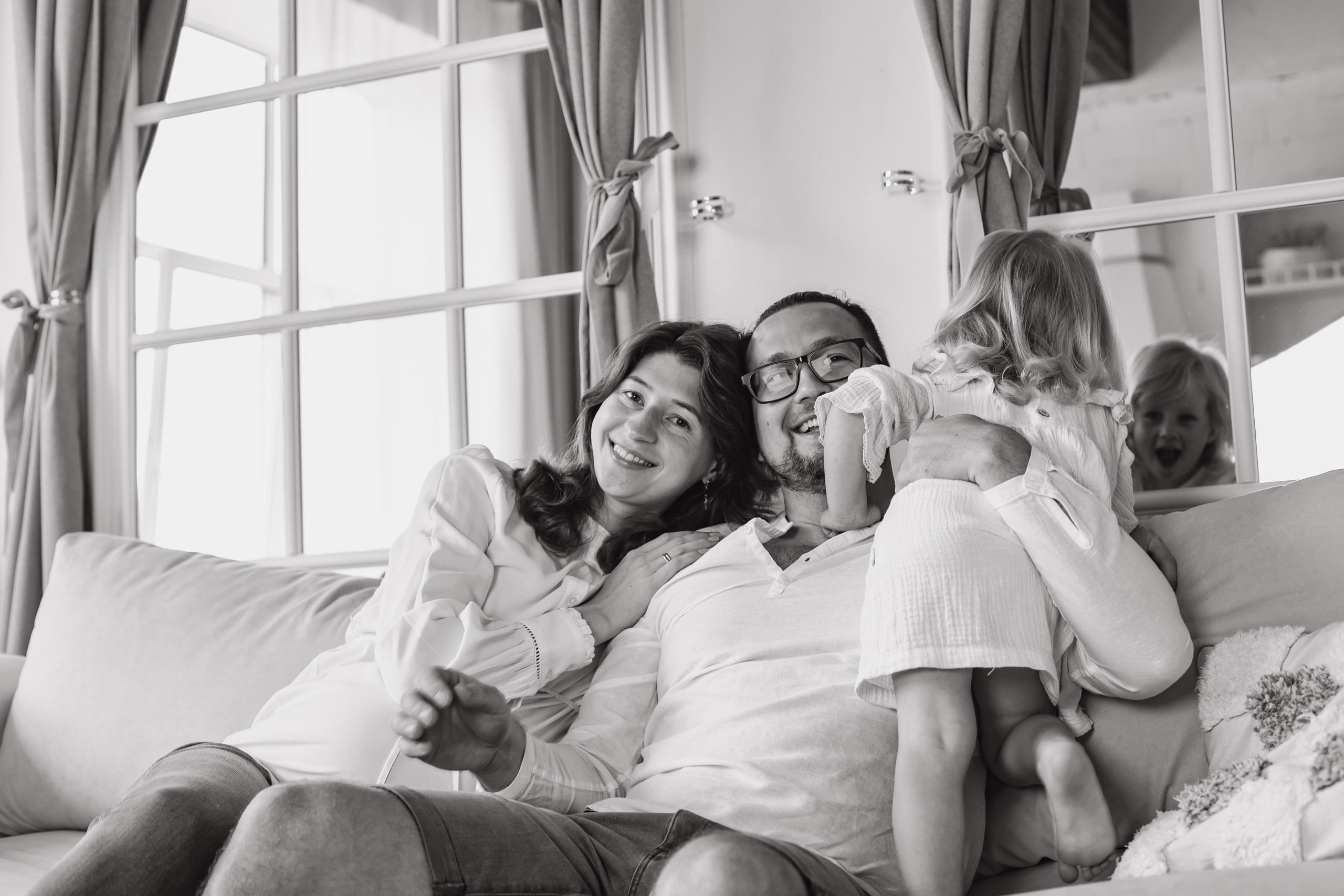 Мария с семьей в студии. Elena Sova — семейный и женский фотограф в Санкт-Петербурге