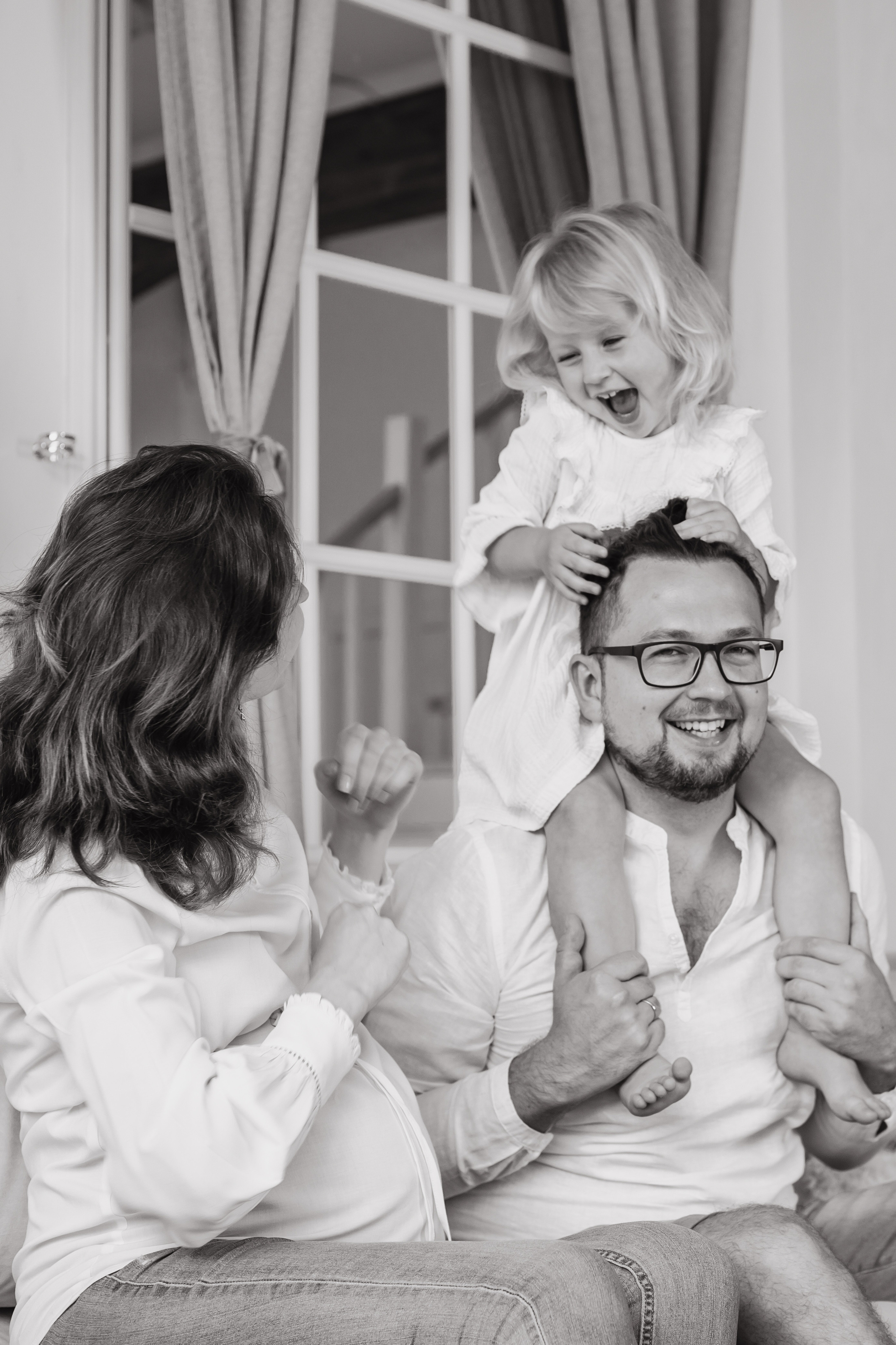 Мария с семьей в студии. Elena Sova — семейный и женский фотограф в Санкт-Петербурге