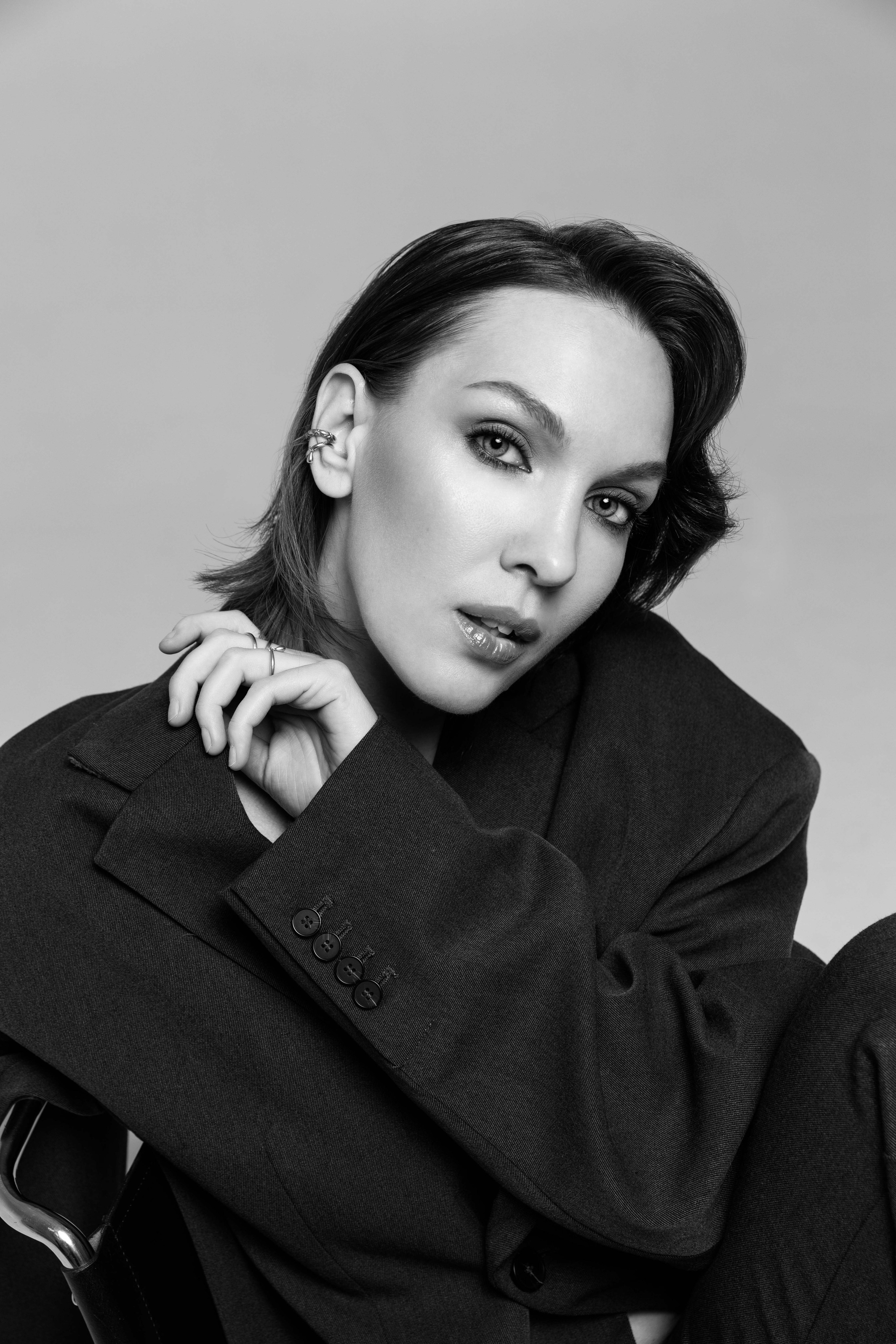 Portfolio. Volume II: «Портреты. Лица Ленинград Центра без масок». Ира Сафронова — фотограф и нейровизуализатор | бизнес-съёмки, портреты, нейровизуалы для брендов, Санкт-Петербург и Москва