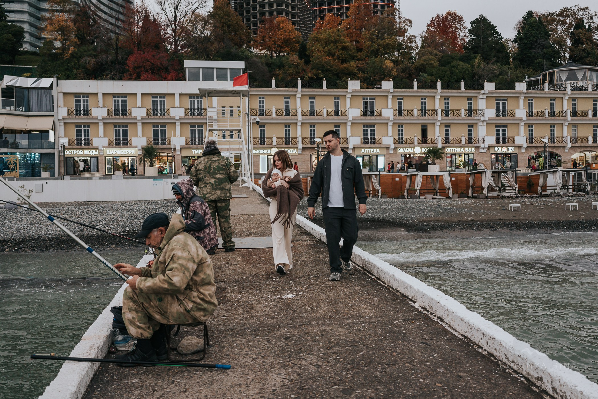Семейная фотосессия прогулка на море. Фотограф на роды Москва. Фотограф новорожденных Москва