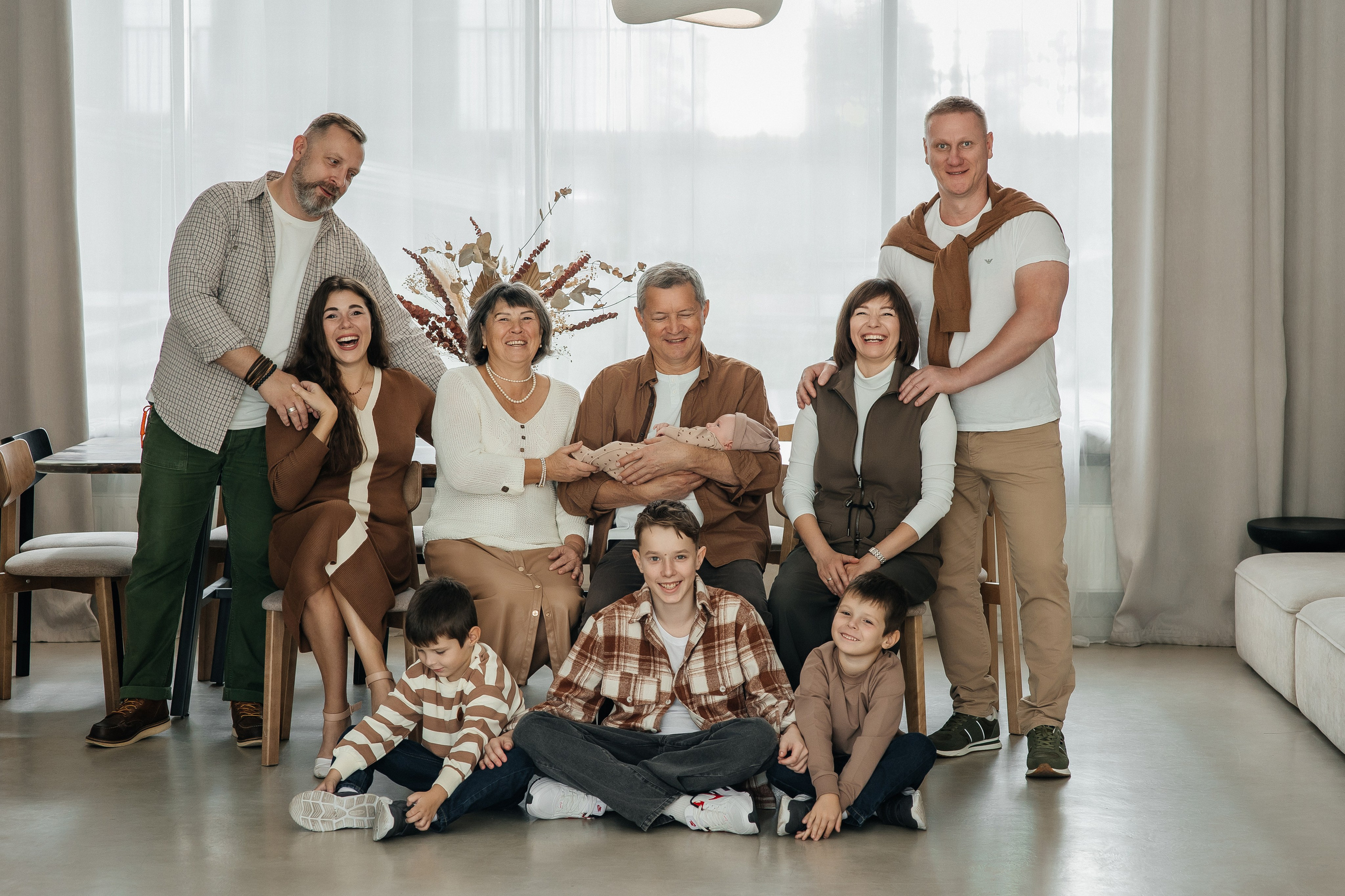 Большая и дружная семья, 3 поколения. Семейный фотограф в Москве Наталья Чуб, заказать Фотокнигу