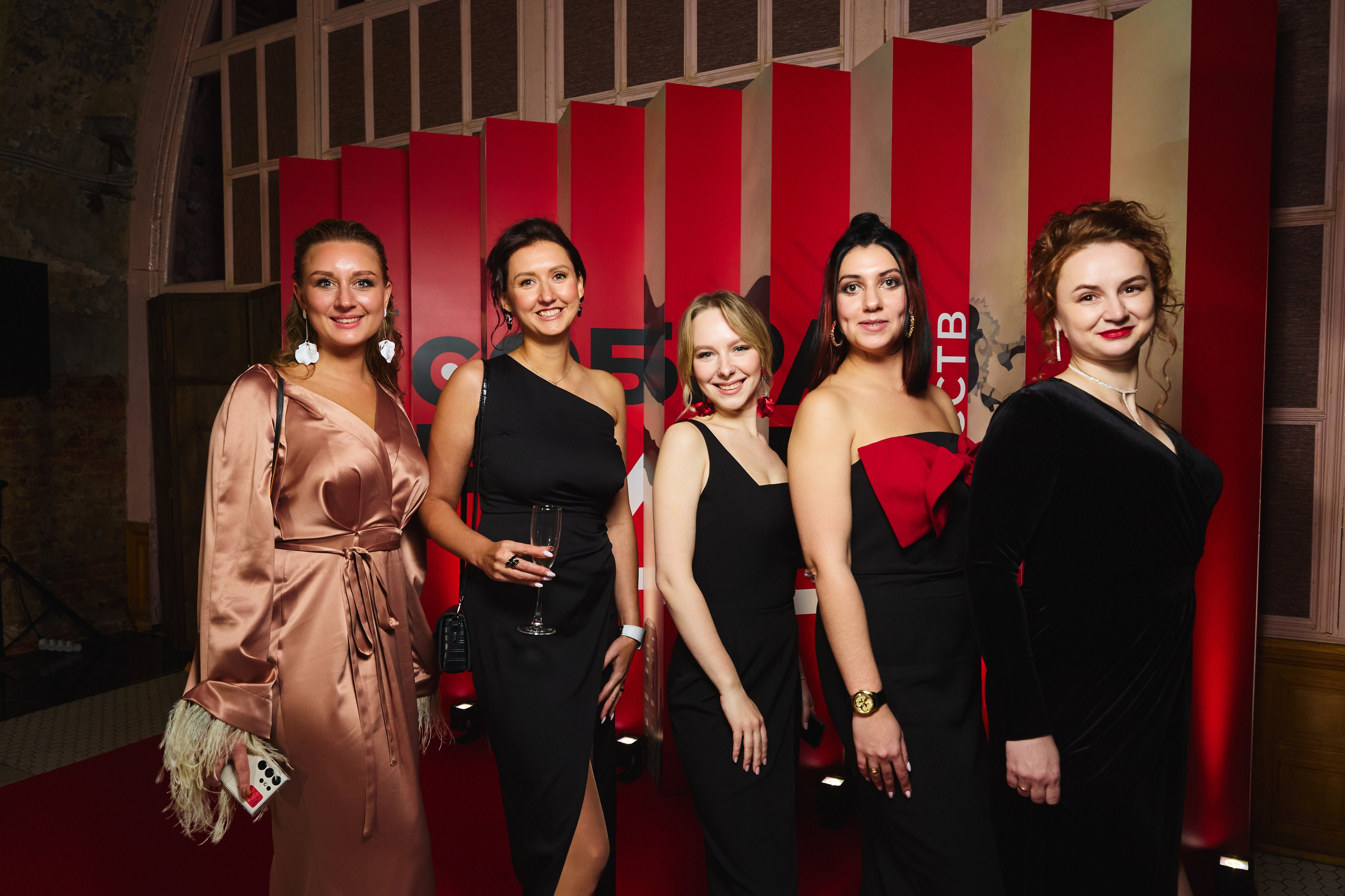 Альфа-Банк: Собрание Искусств в Санкт-Петербурге. КонТайм: профессиональная съемка для организаций