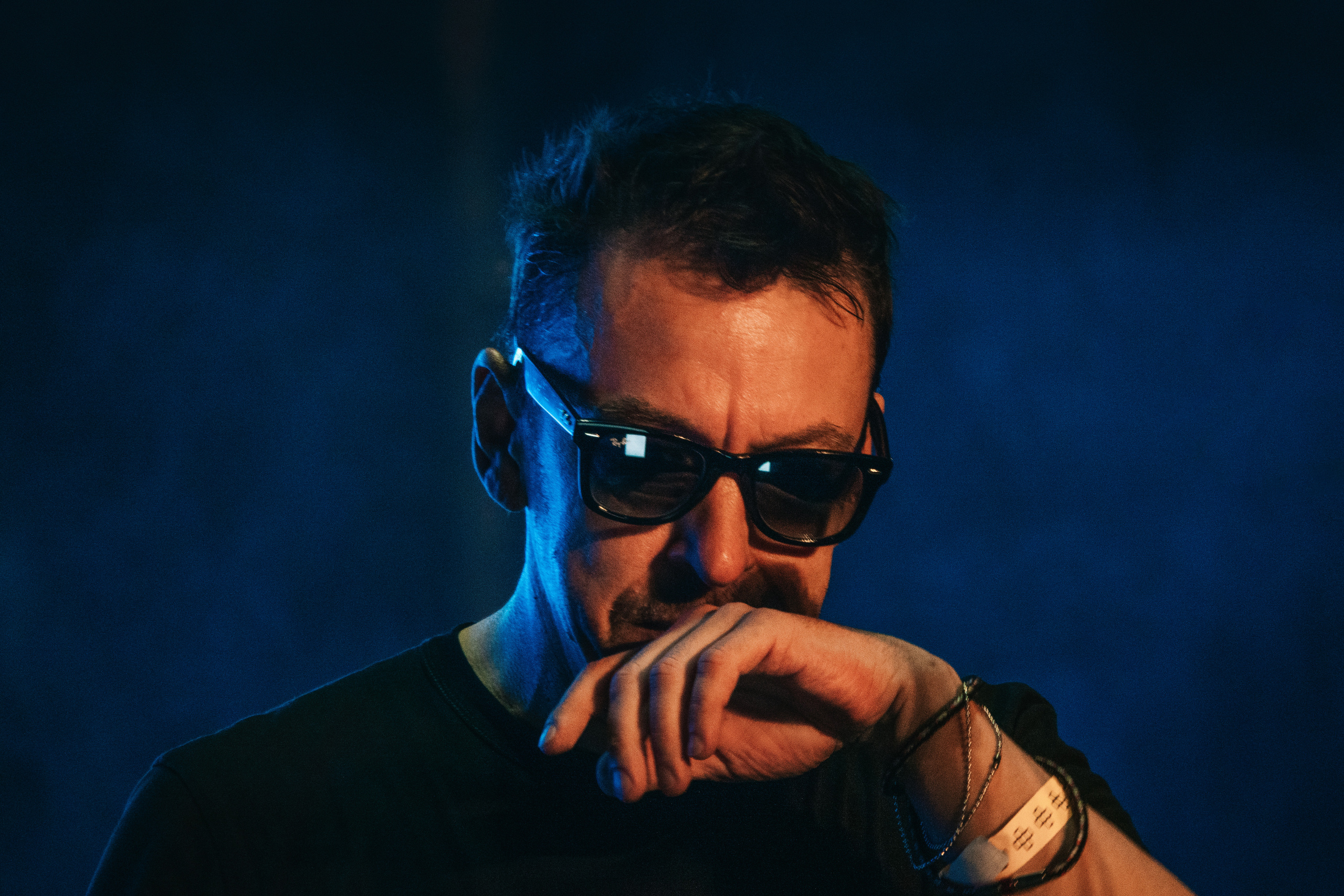 Музыкант Вячеслав Петкун на концерте Танцы Минус