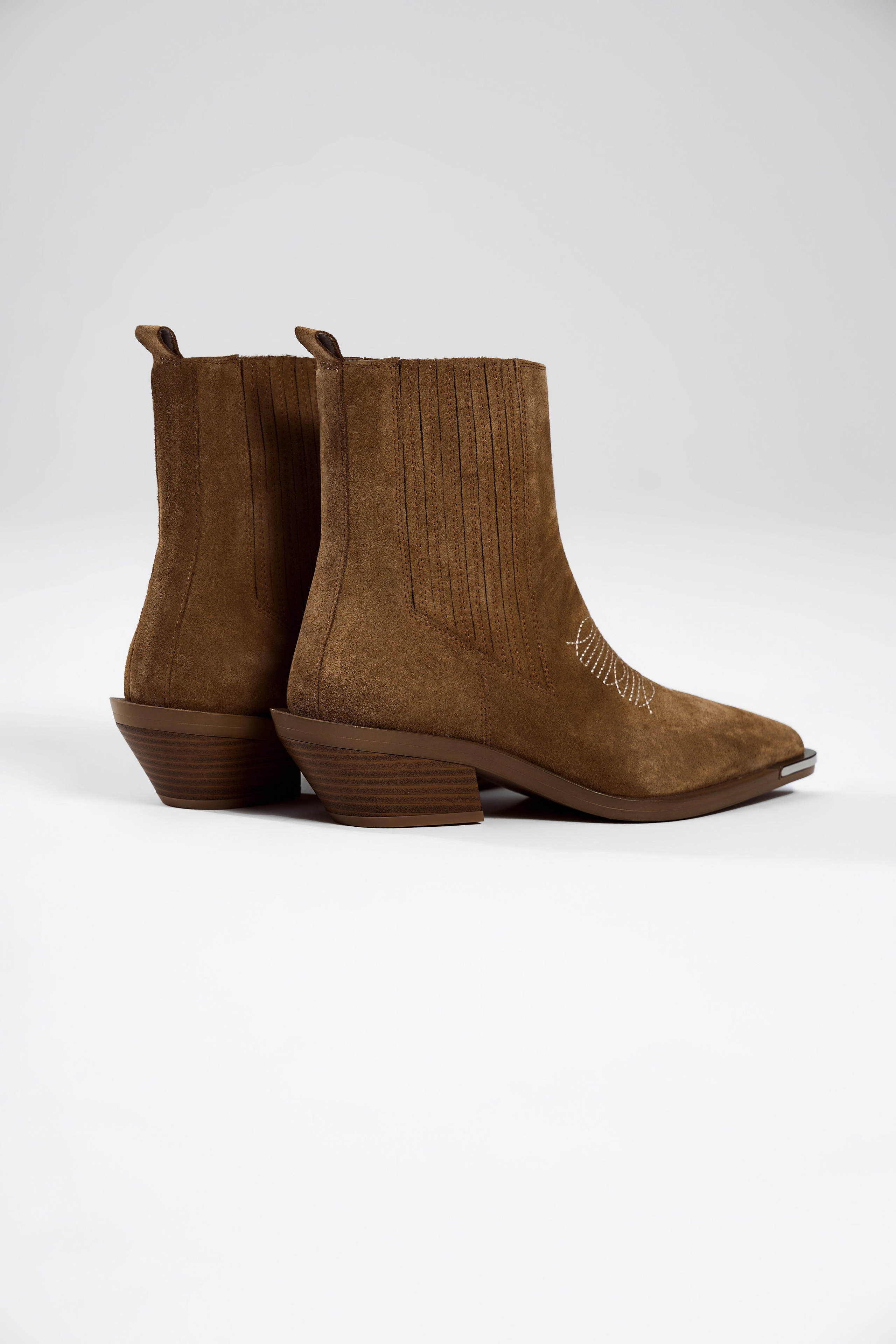 Amalie shoes. Retoucher