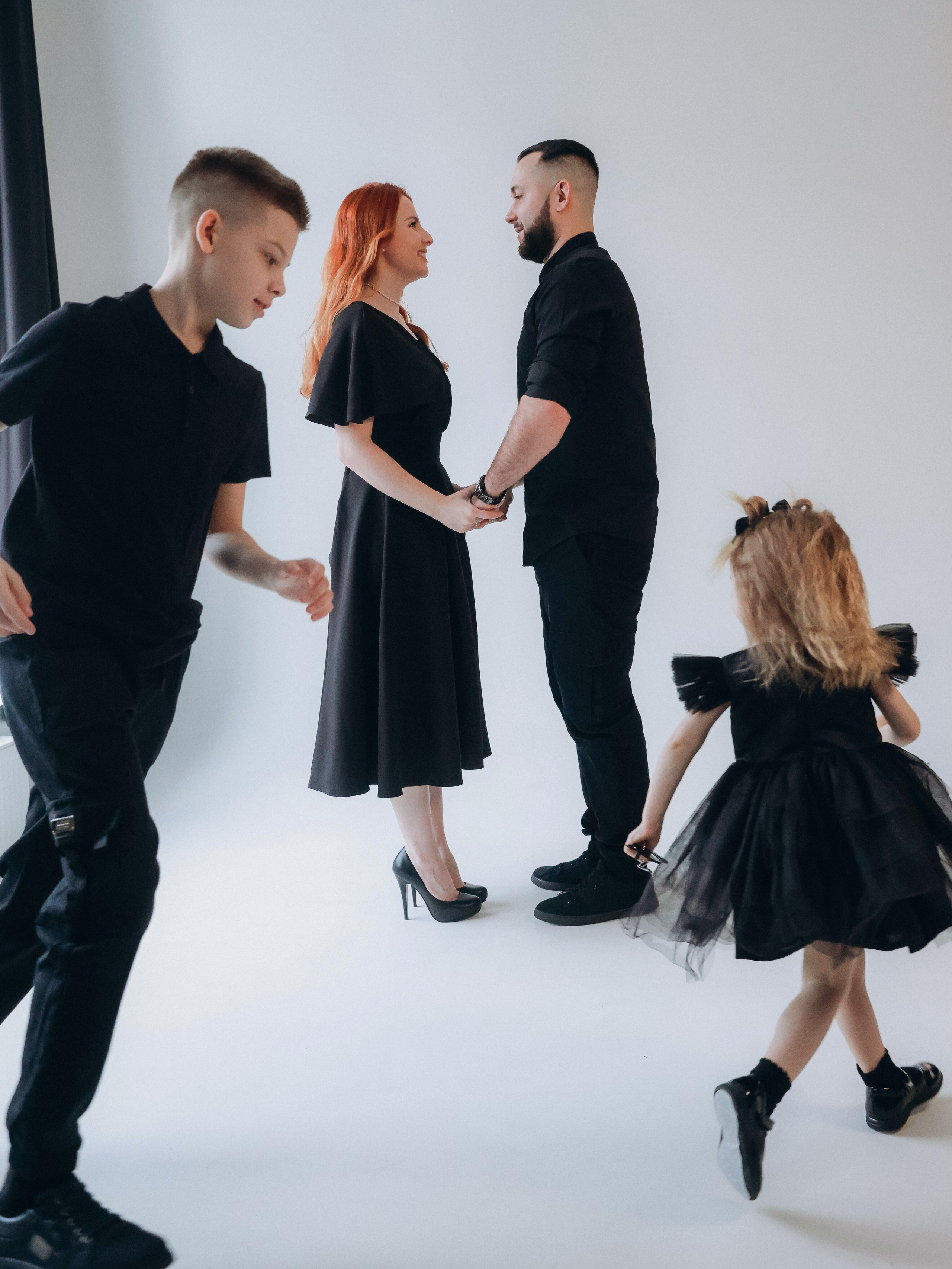 Семейная фотосессия in Black. Мультифотограф Динара Ахмедзянова