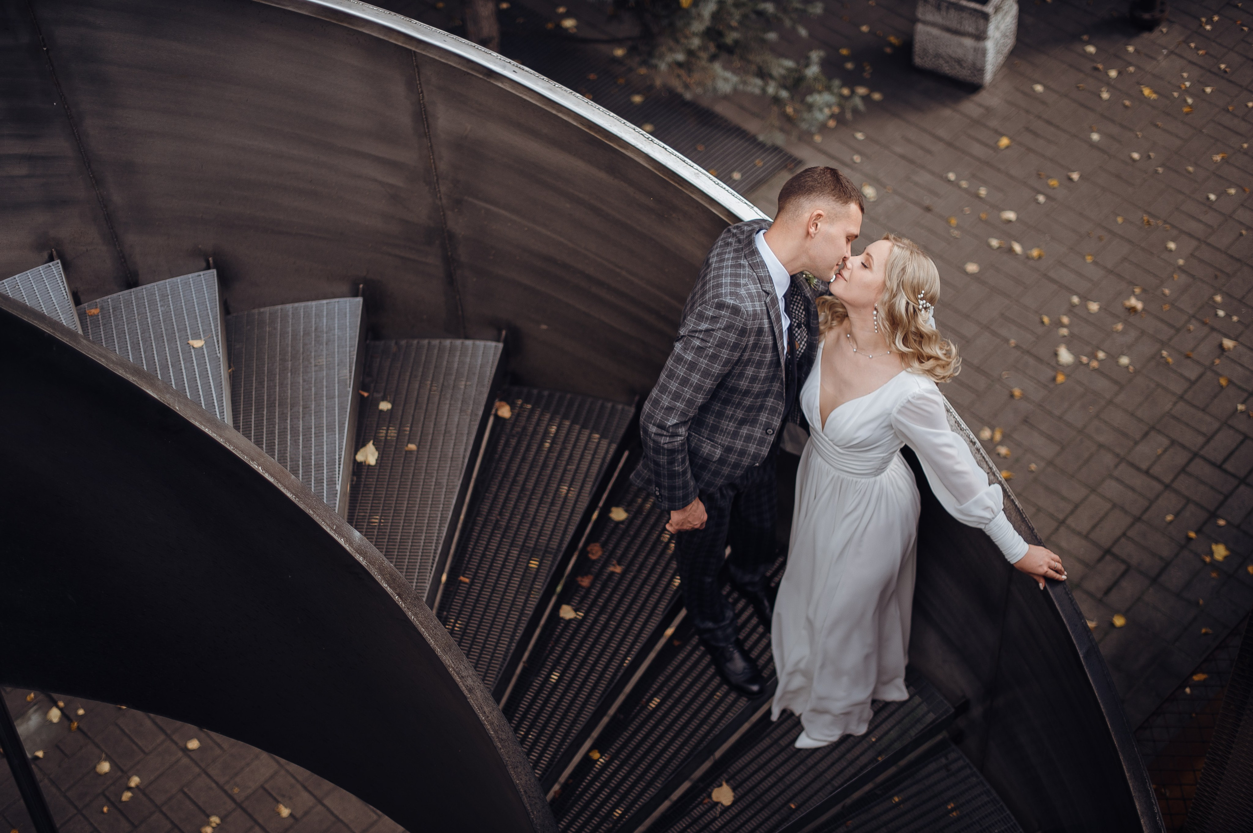 Тёплым осенним днём Николай и Наталья. Свадебный фотограф в Ярославле Денис Медоваров