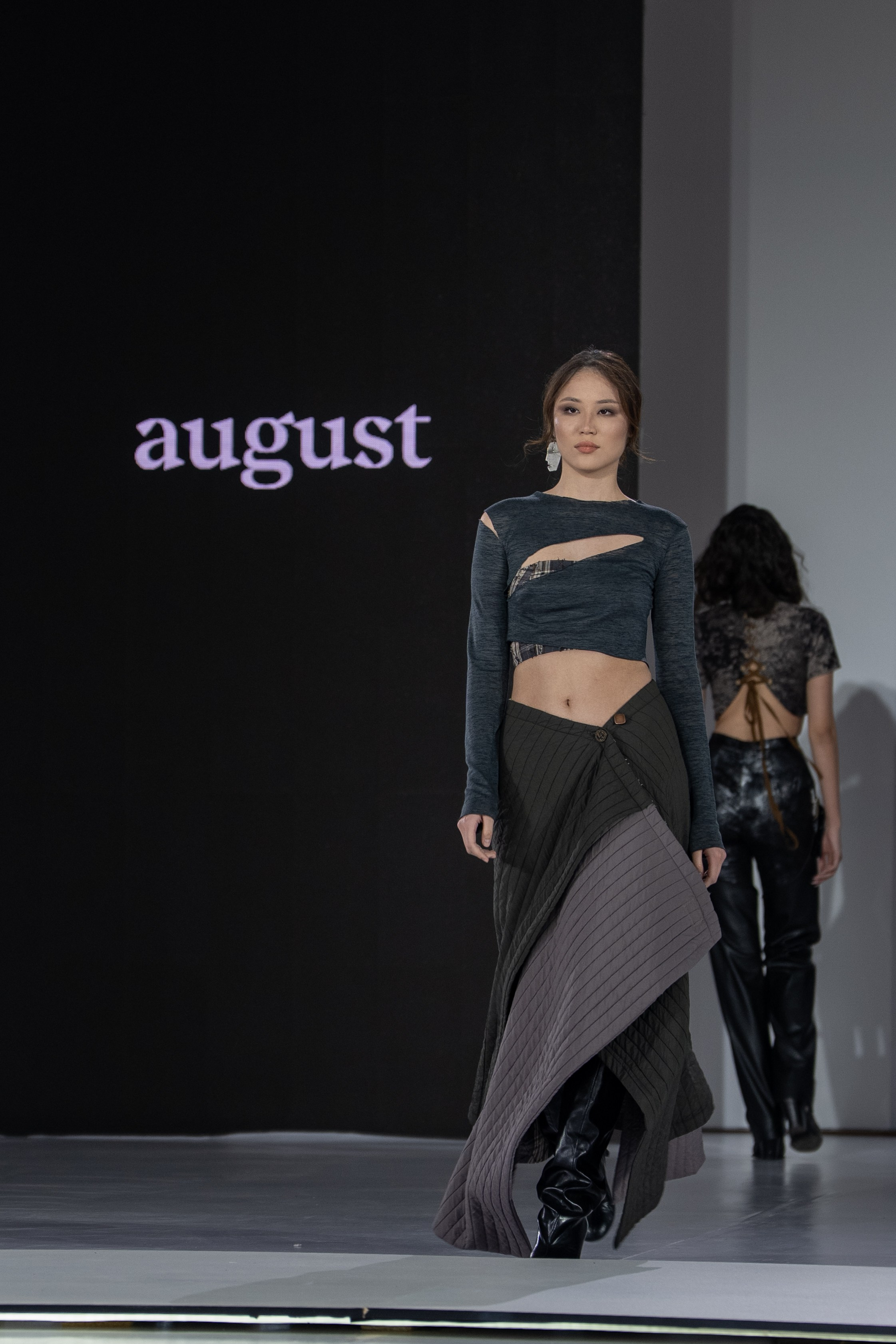 Design August. Сайт Алматинского НЮ АРТ, будуар и фэшн фотографа Дениса Карпенко