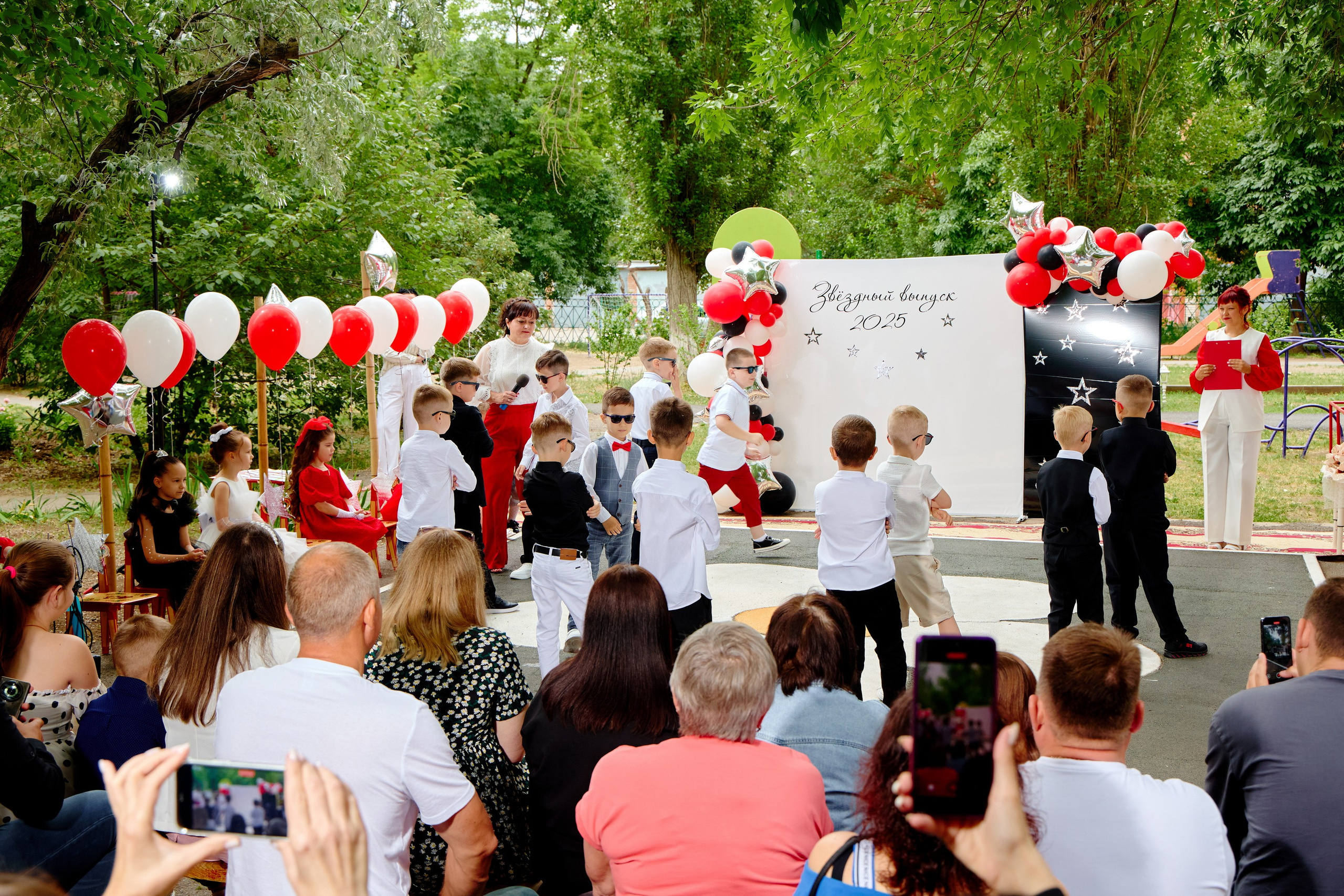 Выпускной 45 сад. Фотограф Выпускные альбомы Таганрог Сергей Коробченко