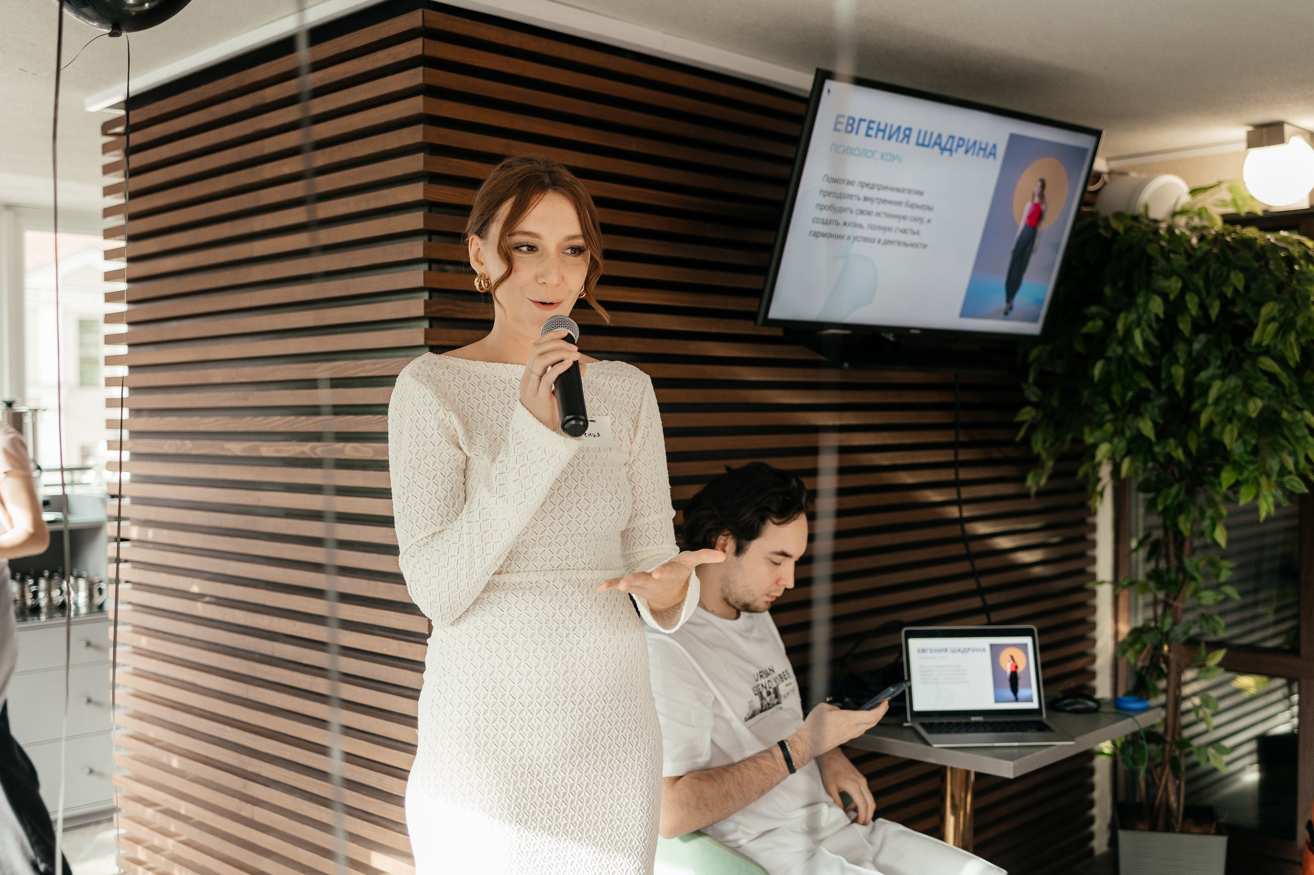 СЭНСЭЙ — бизнес клуб. Портретный и репортажный фотограф в Казани Максим Сипачев