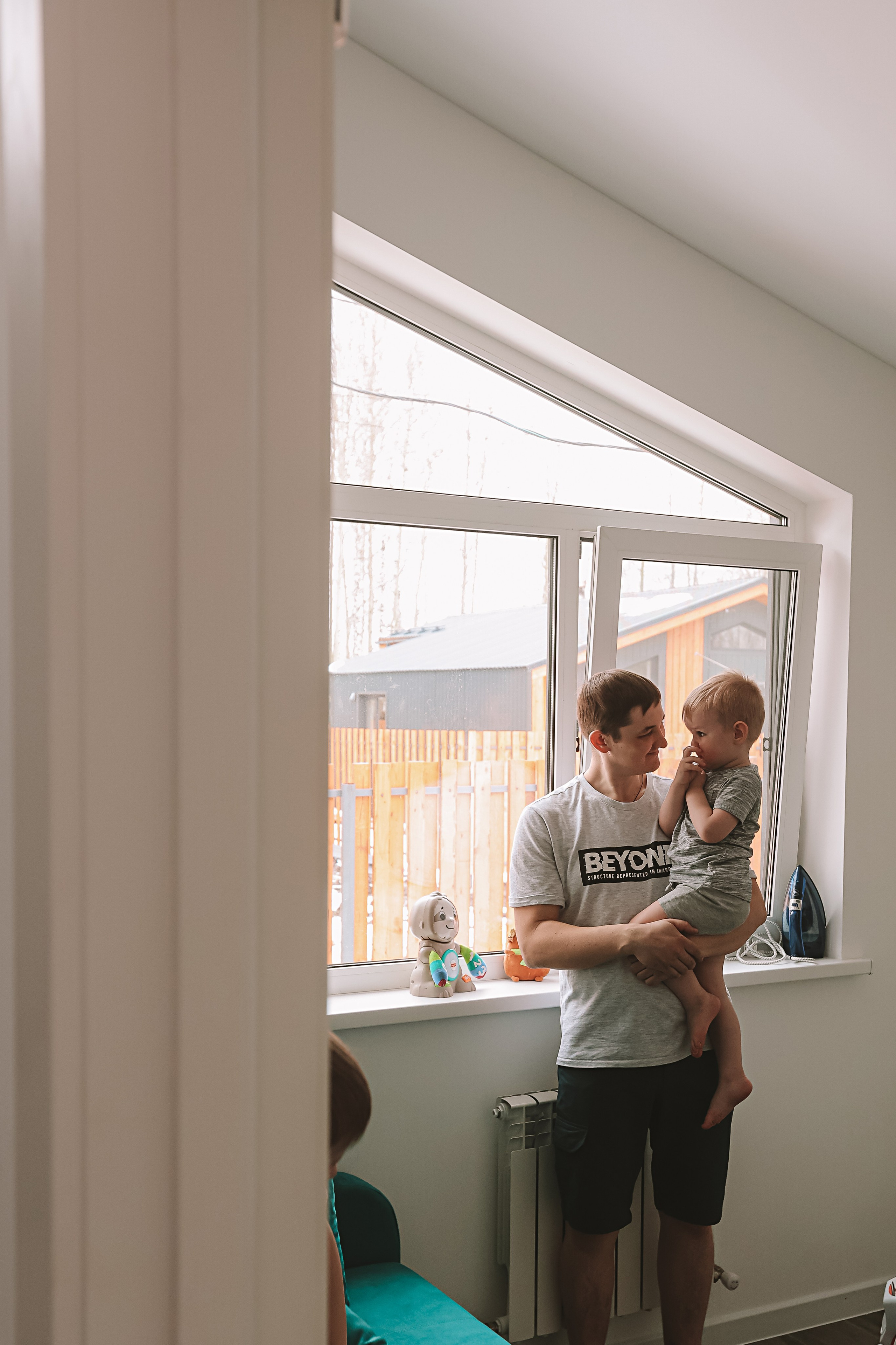 Семейная в домике (репортаж). Семейный фотограф Тюмень, фотограф на роды Салмина Мария