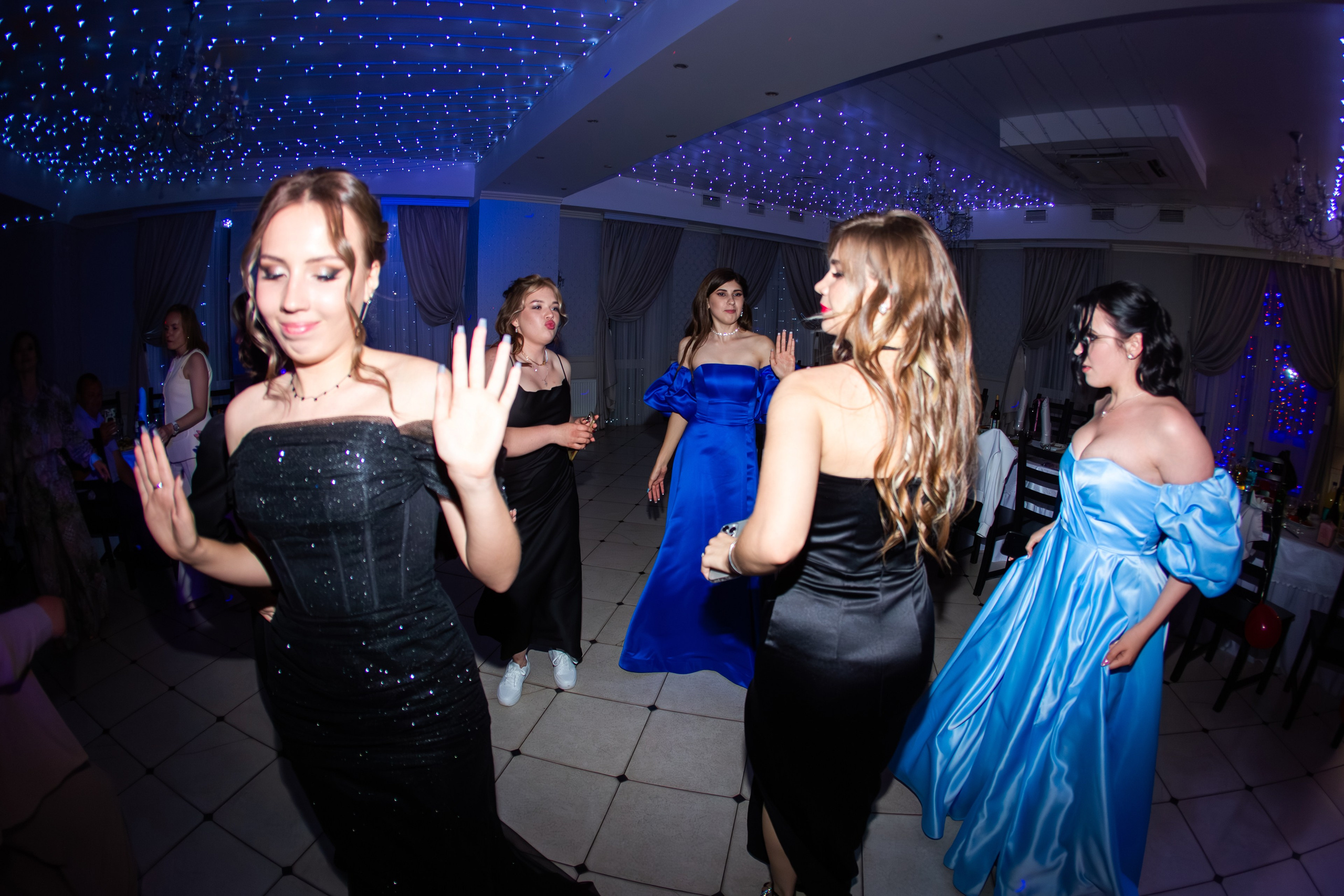 ВЫПУСКНОЙ ВЕЧЕР 2025 4 ШКОЛА. Профессиональный фотограф в Мценске и Орловской области