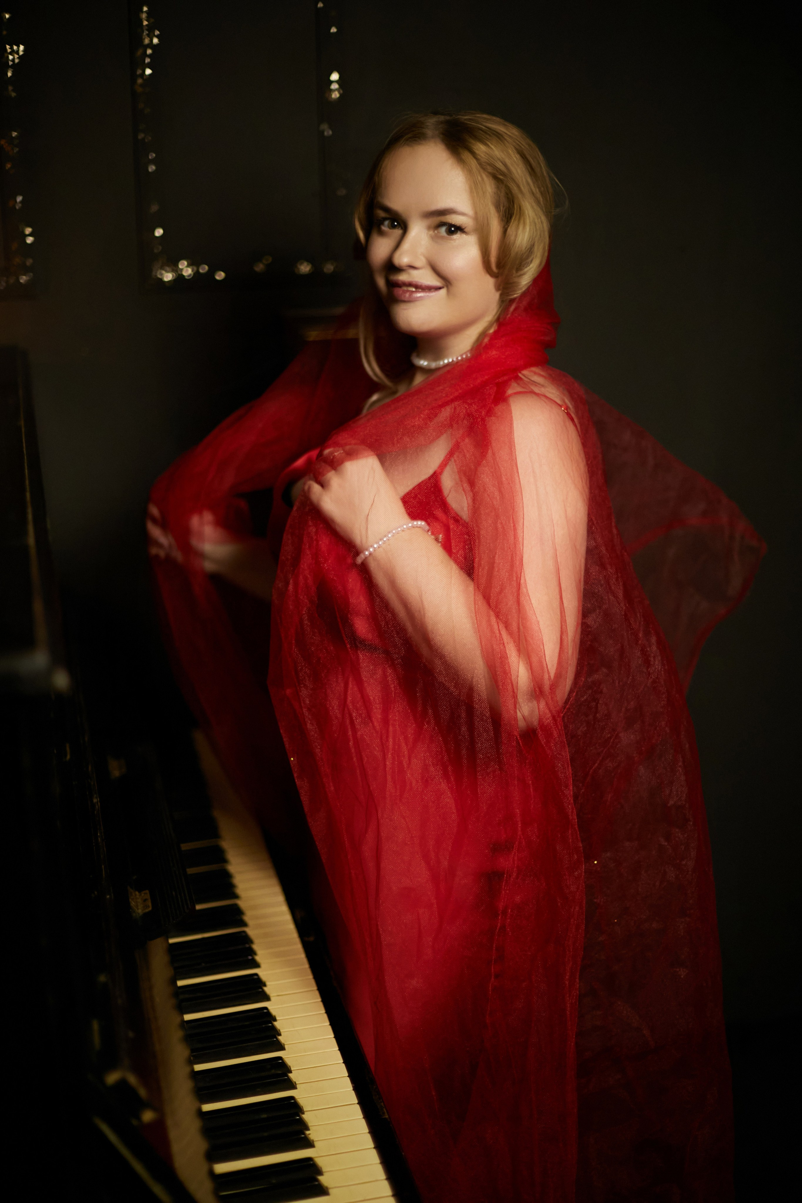 «Красное платье, темный шоколад». Свадебный и креативный фотограф в ЮФО и МСК