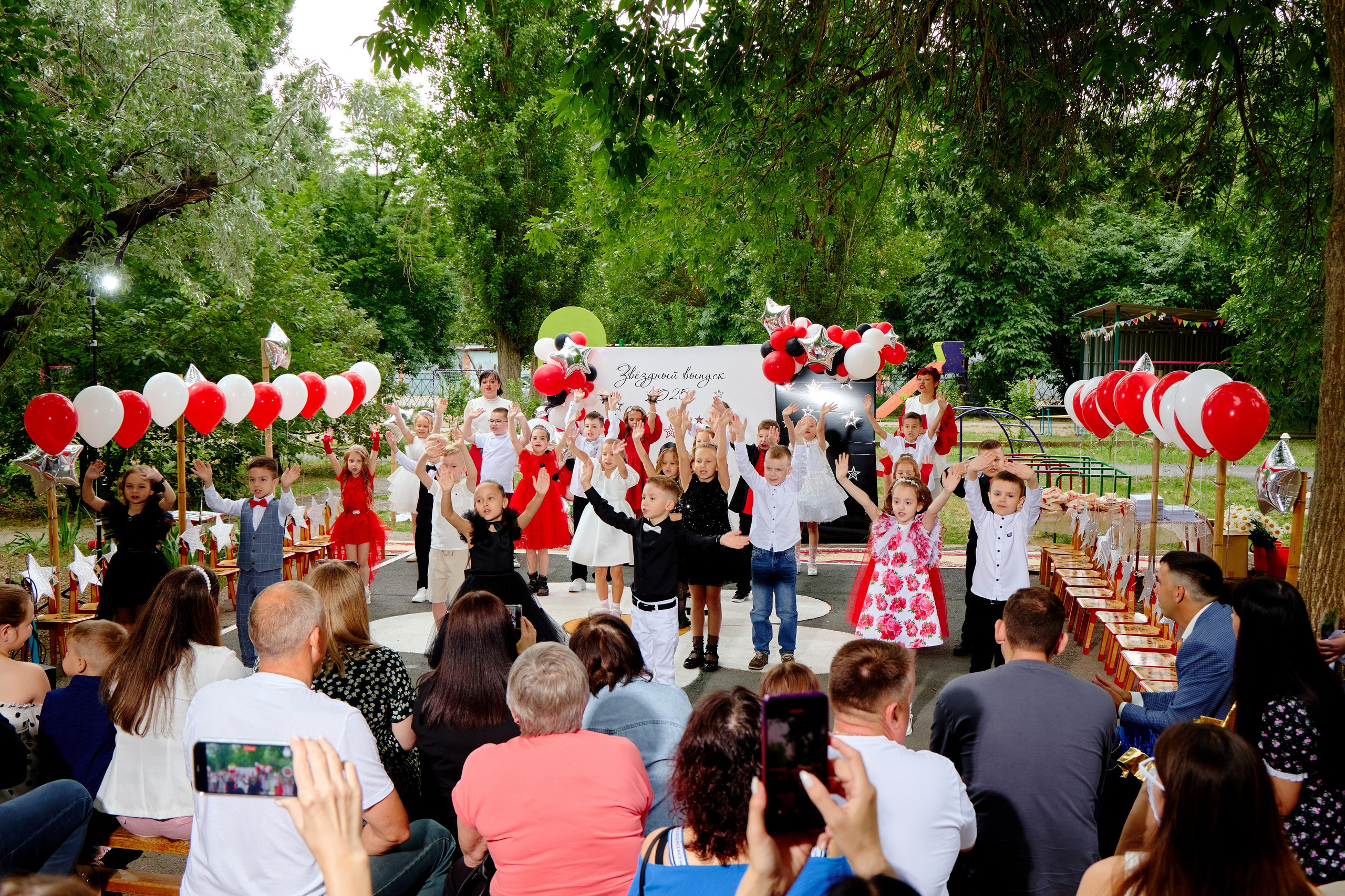 Выпускной 45 сад. Фотограф Выпускные альбомы Таганрог Сергей Коробченко