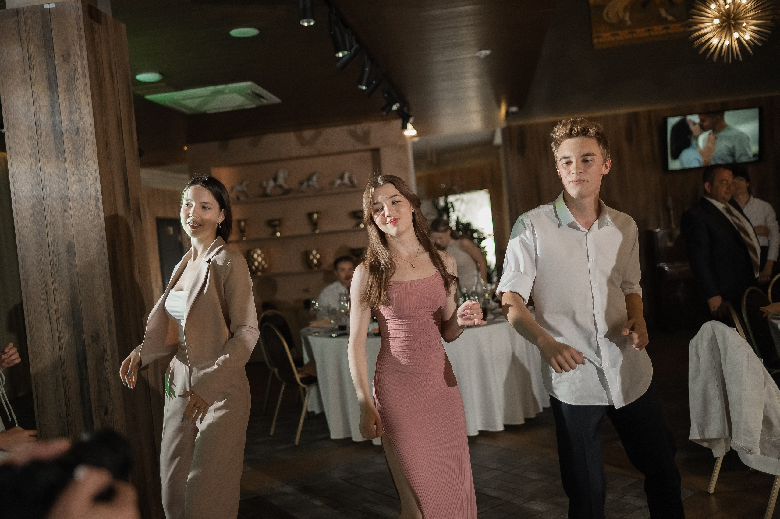 Свадебное торжество в ресторане «За Поводом». Ярослава Ерина — свадебный фотограф в Москве