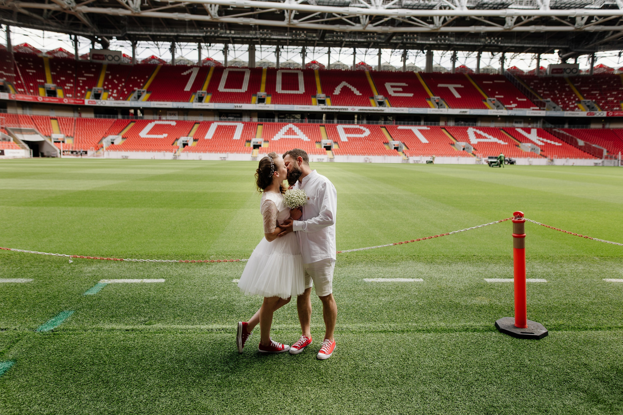 Свадьба на стадионе Спартак Лукойл Арена, свадьба на Северном речном вокзале, свадьба в метро, новые адреса счастья. Свадебный и семейный фотограф Екатерина Иванова