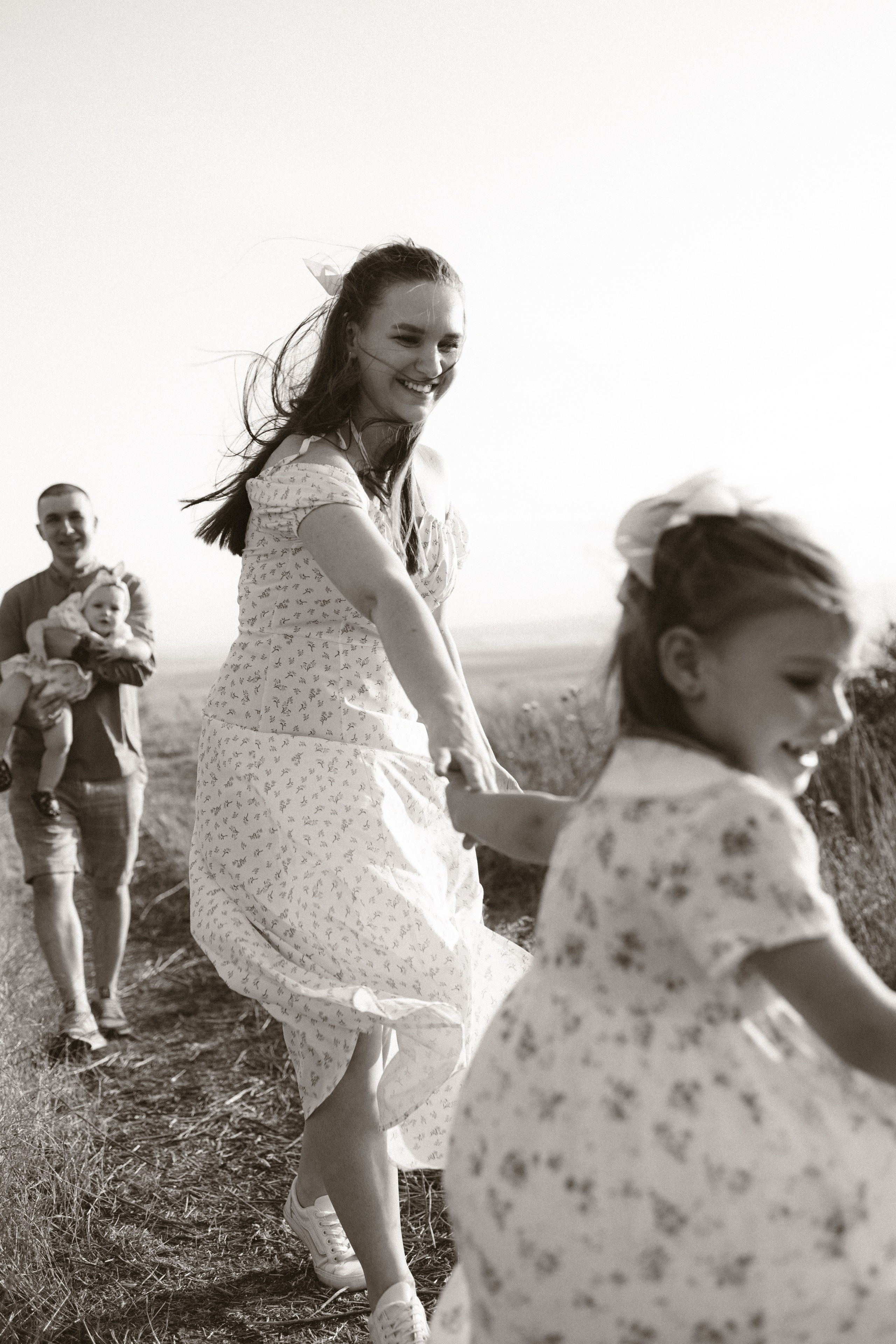 Прогулка Насти и Ксюши. Семейный фотограф Ставрополь Варвара Воробьева