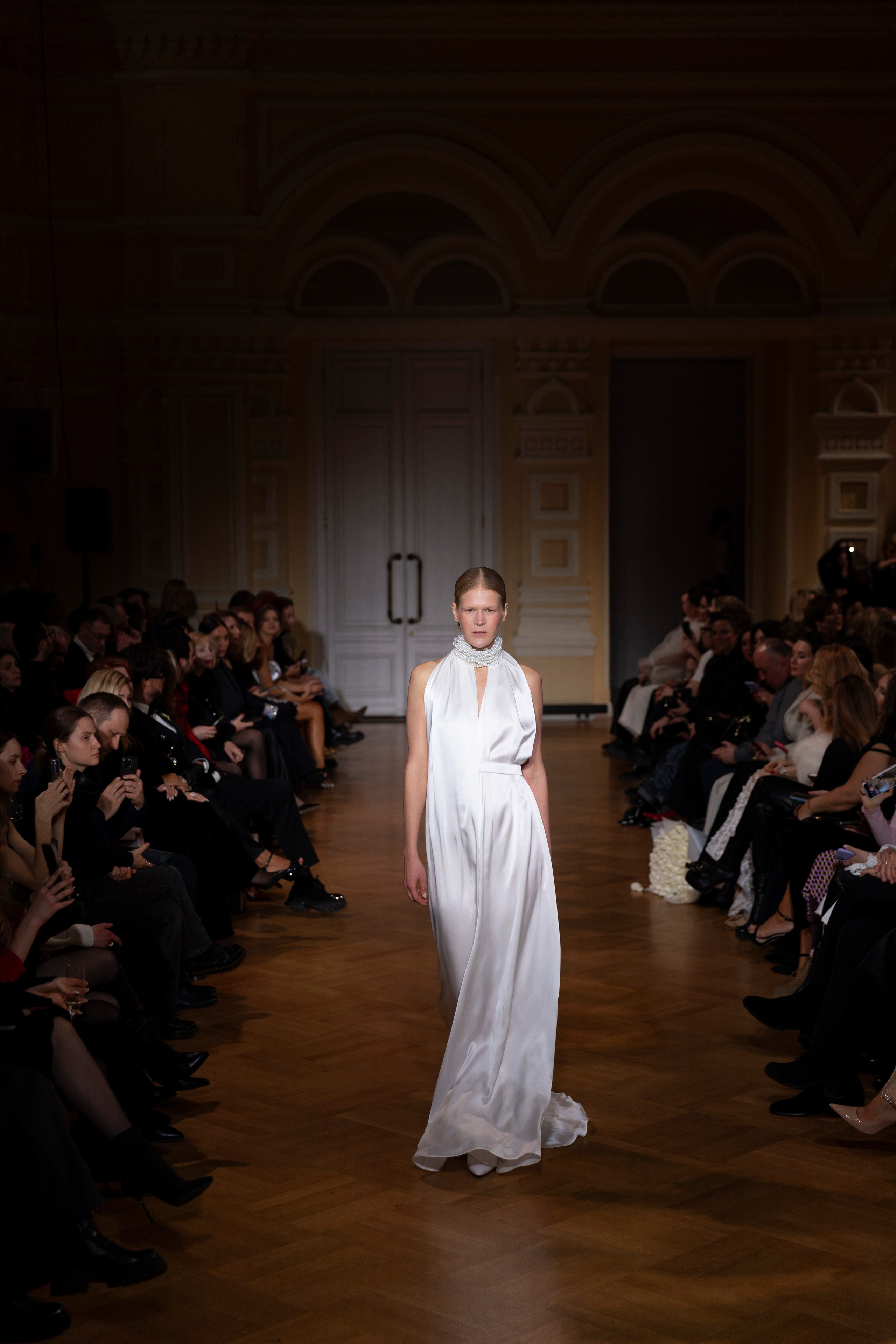 CANACH fashion show by Artashes Oganian, GUM, Moscow. «Птичка на проводе»: информационный портал в Москве