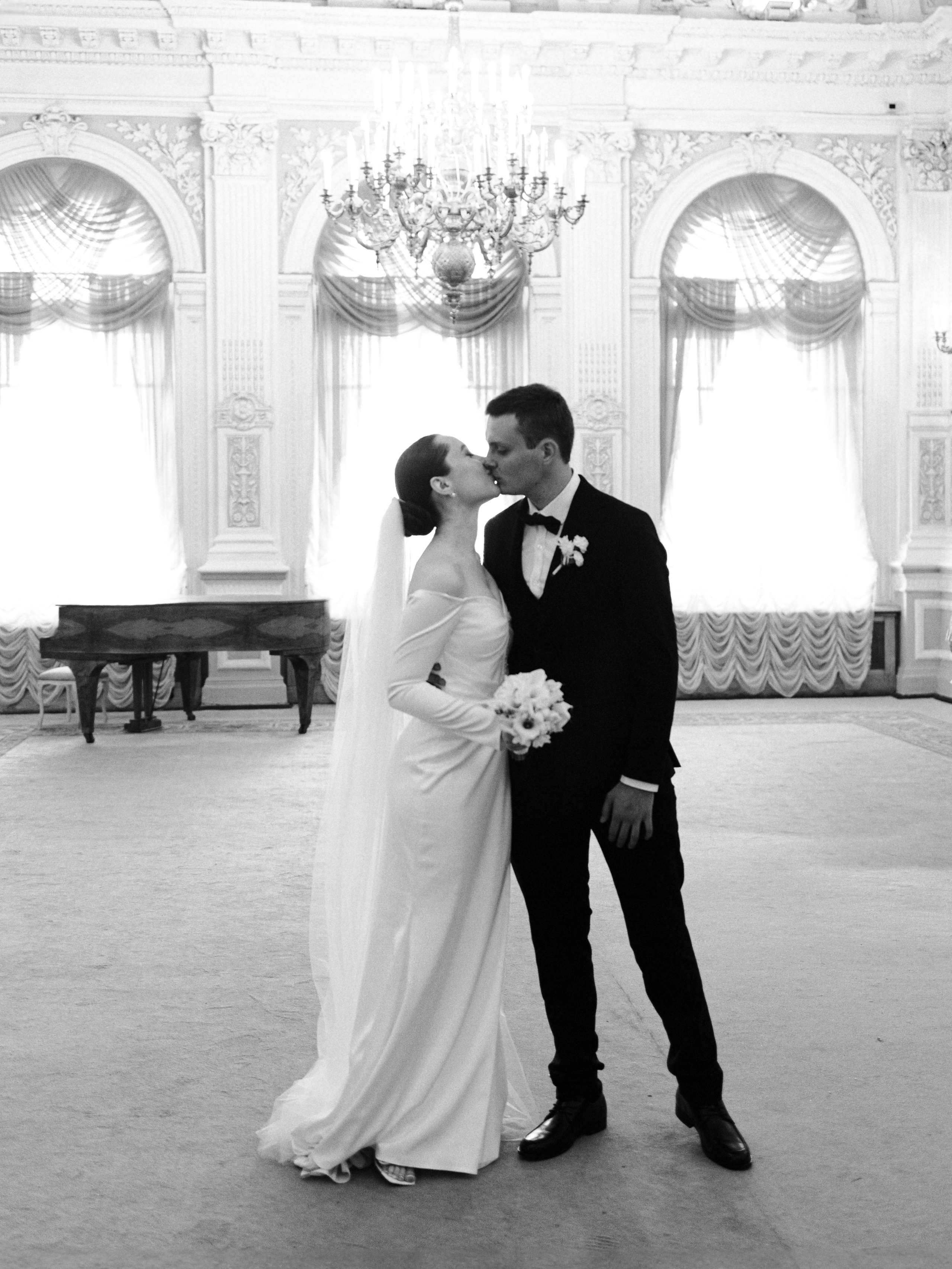 Свадебная съемка в отеле. Фотограф СПБ Засорина Юлия