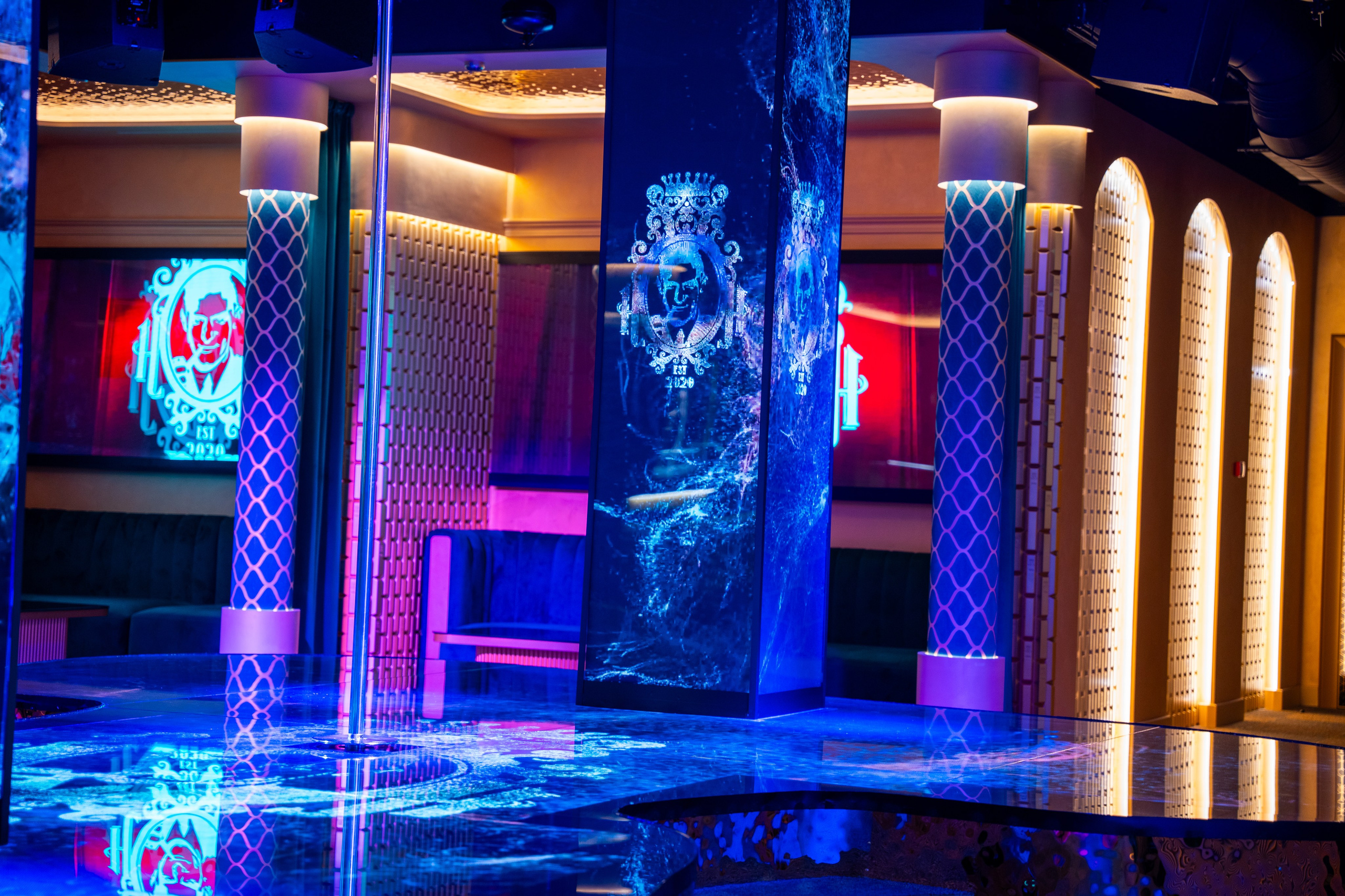 Фотосъемка интерьера стриптиз-клуба Hefner — элитный клуб Краснодара. Интерьерная фотосъемка клуба Hefner в Краснодаре — профессионально. Шедевры для Вас! Фотограф и Видеограф в Краснодаре Пахиев Руслан