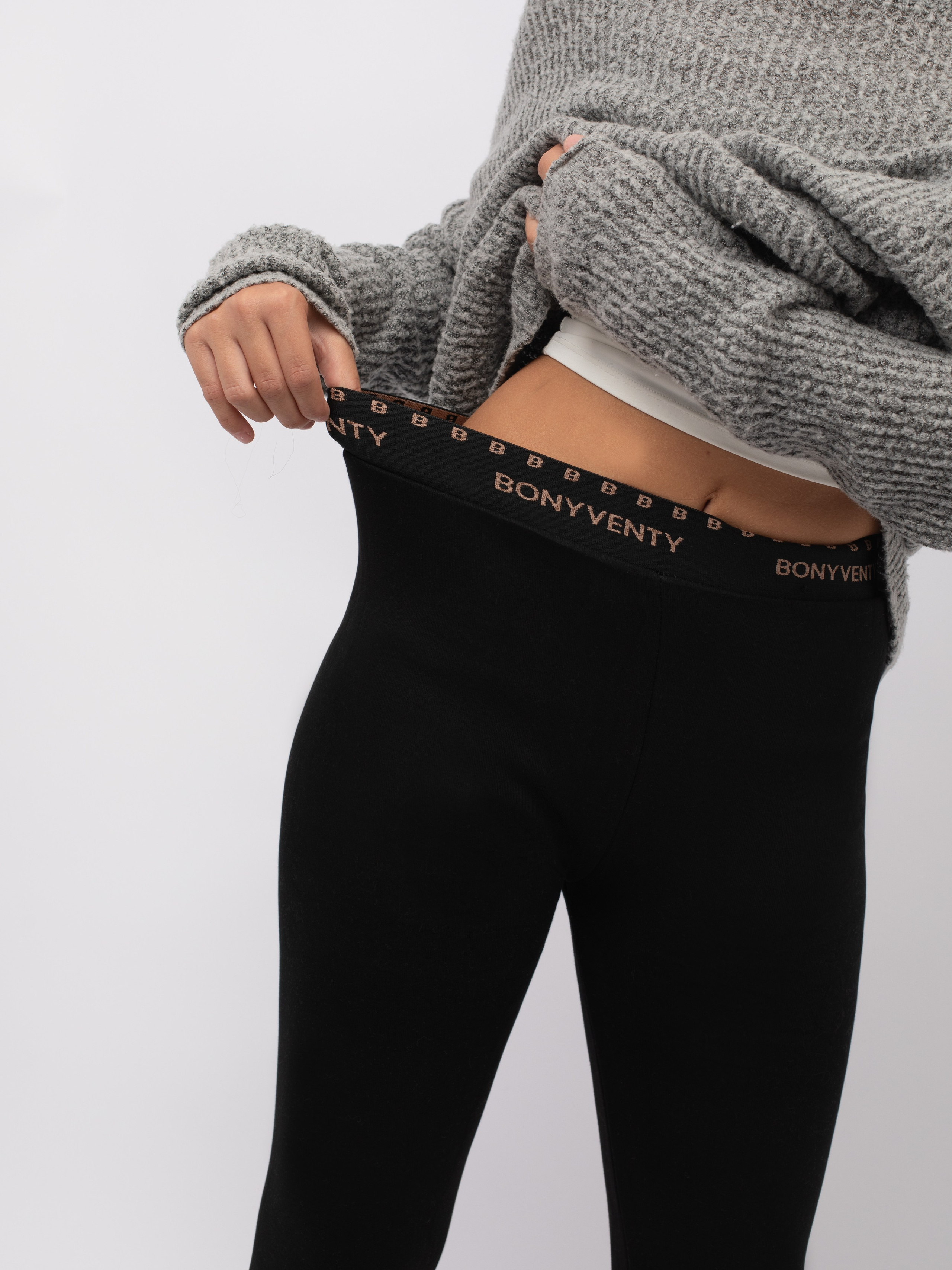 Утепленные лосины. Фотостудия предметной и модельной съёмки для маркетплейсов