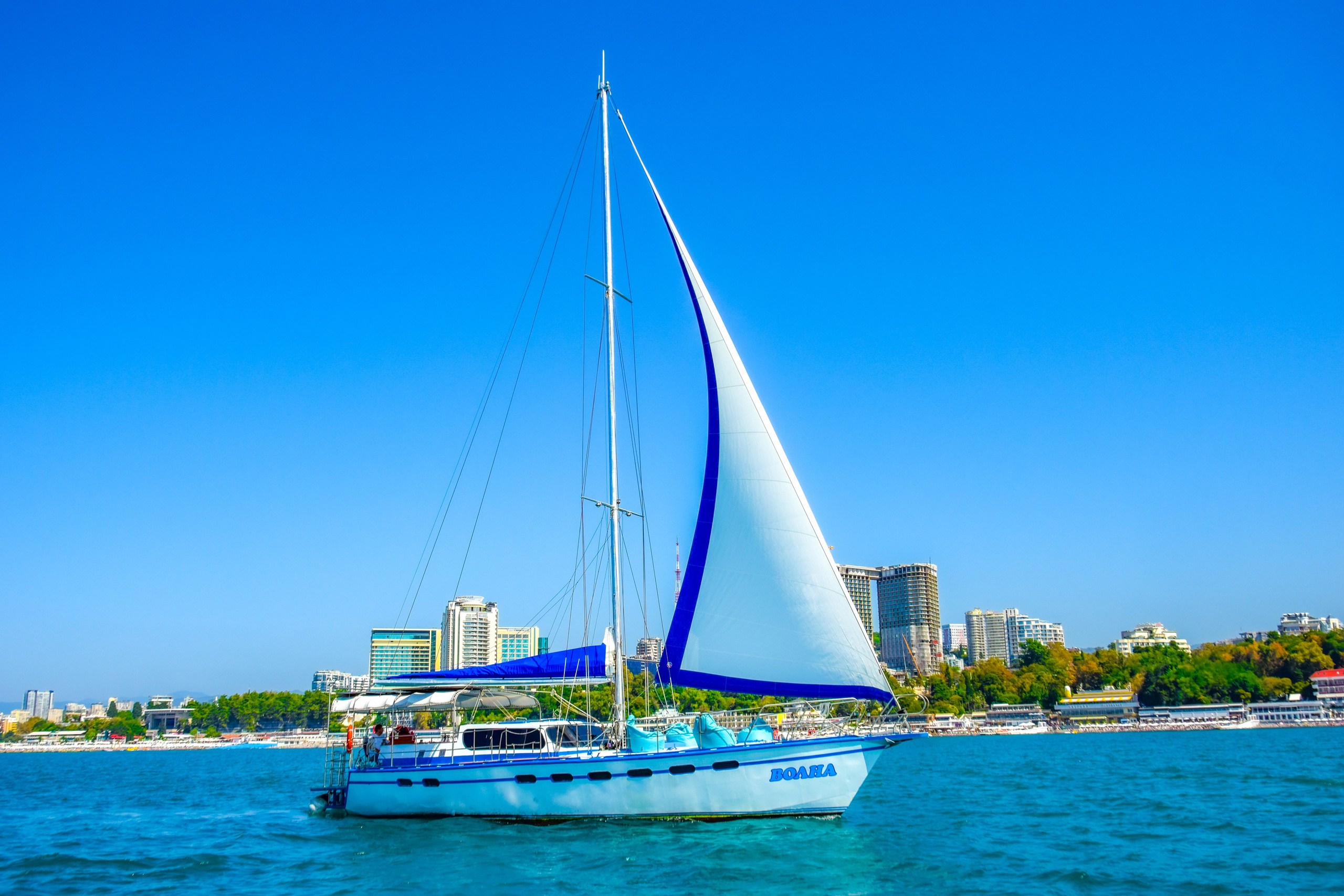 Парусная яхта ВОЛНА Аренда Яхты в Сочи Яхтанаморе YACHTANAMORE