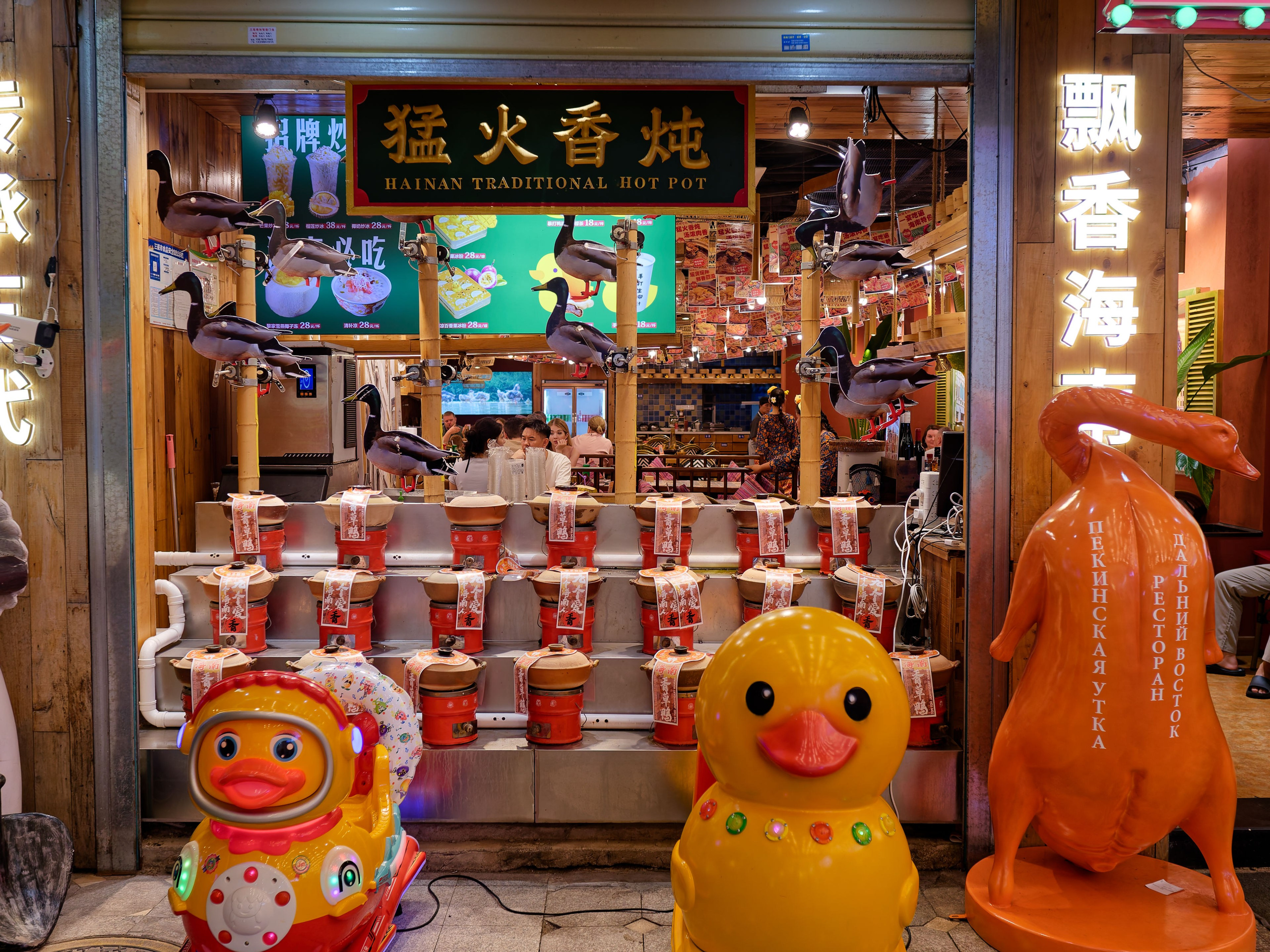 Хайнань 2026, Большой ночной базар в Ялунване. Фотопрогулки по Миру