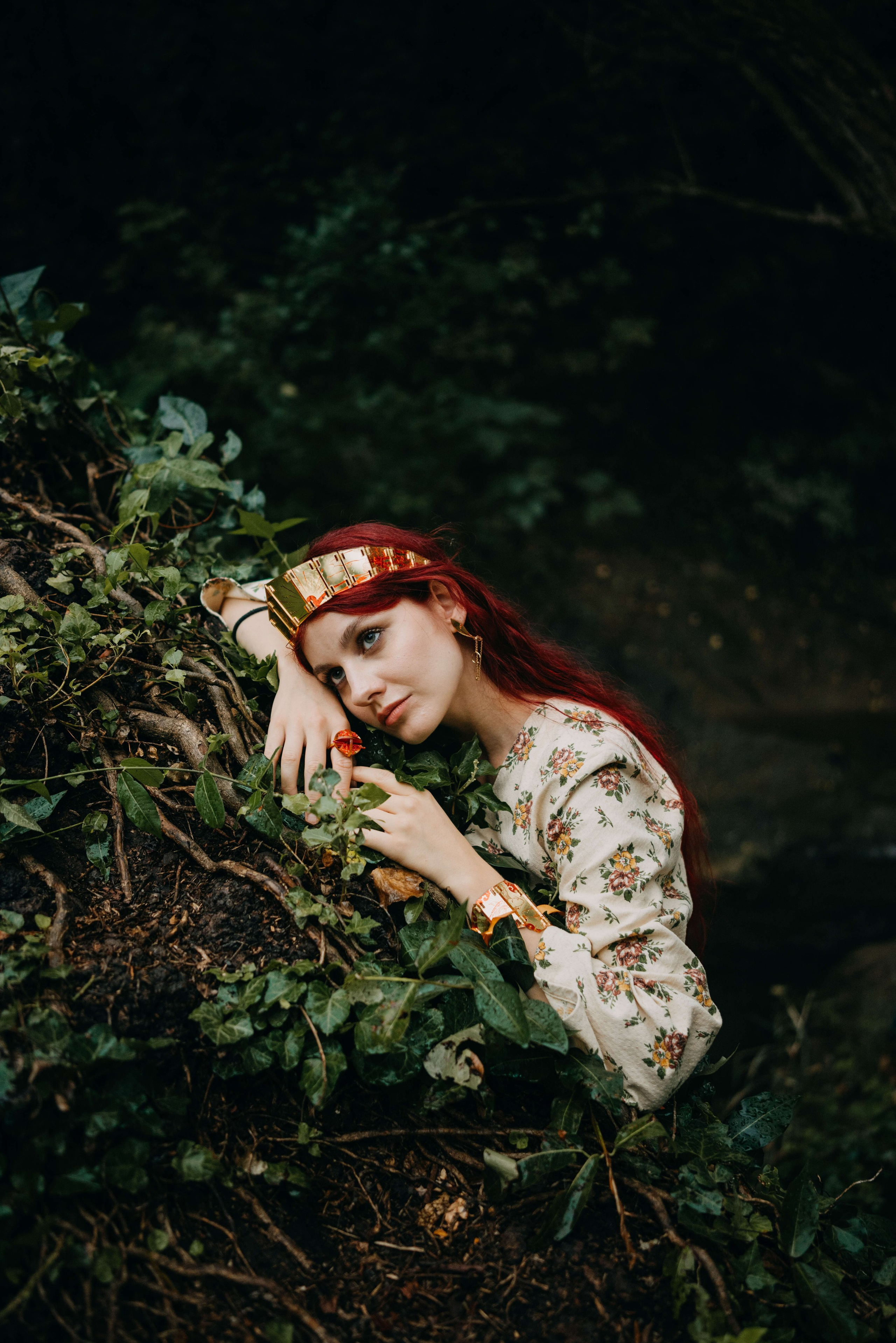 Съемка для бренда славянских украшений в лесу. Портретный и свадебный фотограф в Тбилиси • xeniqo