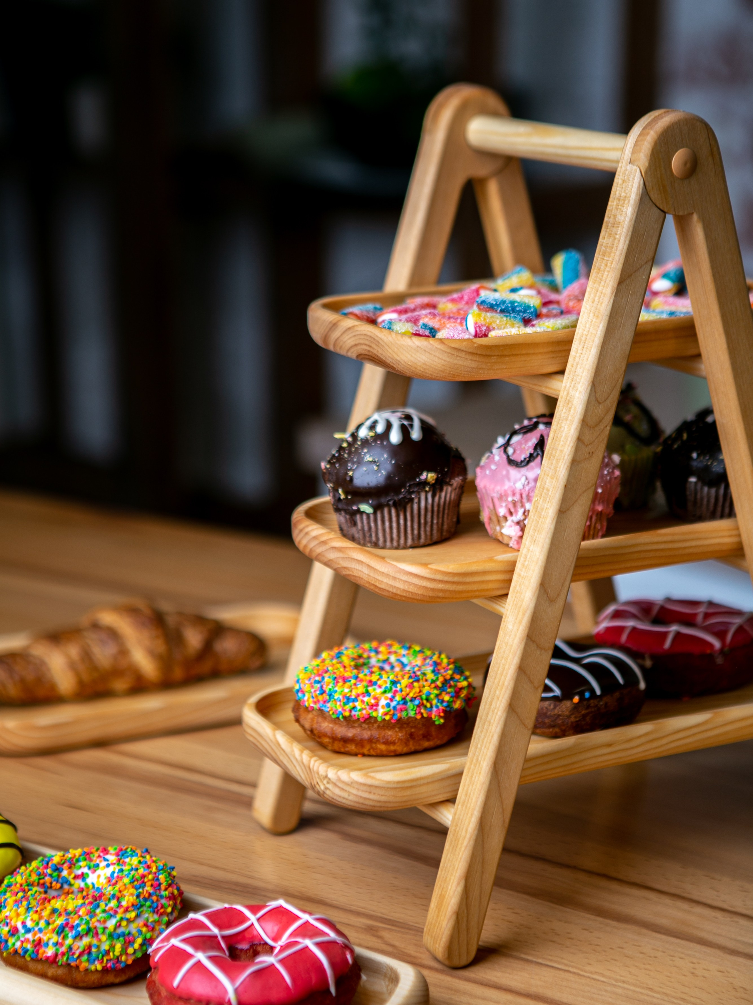 Подносы и этажерки. Контент фотограф, съемка для маркетплейсов, фуд съемка и репортажи в Новосибирске Ралия Галеева