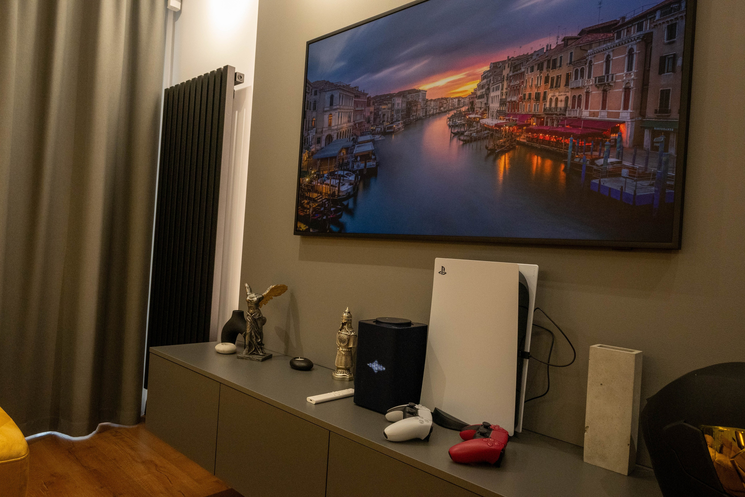 The apartment is on two levels. Fotograf Dmitrii Donets