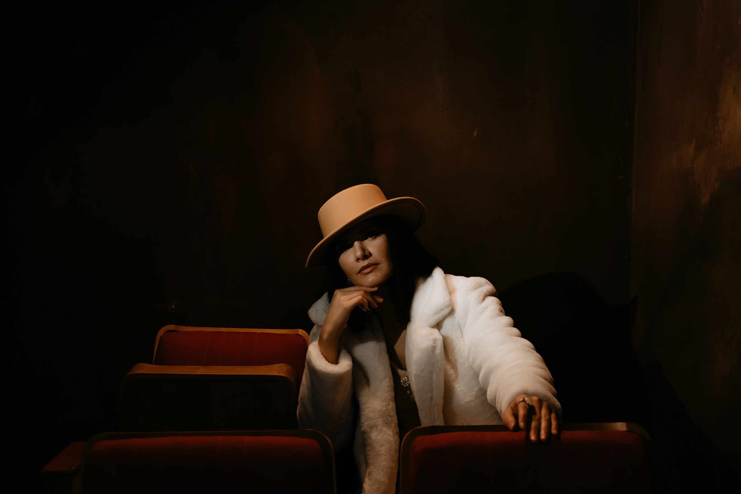 В студии «Локация 223». Семейный и свадебный фотограф в Петербурге Евгения и Николай Шевчук