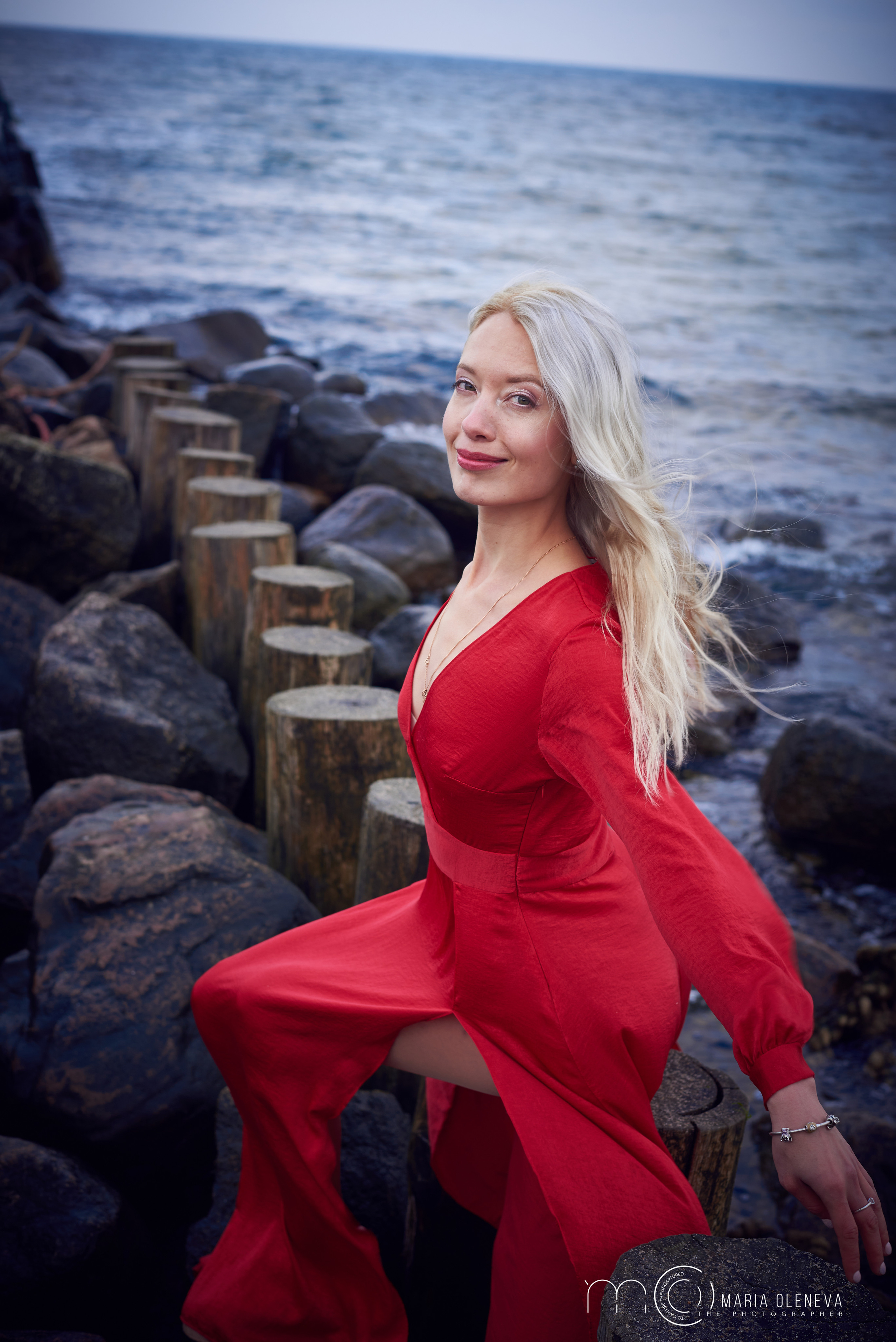 Даша и море. Фотограф Мария Оленева