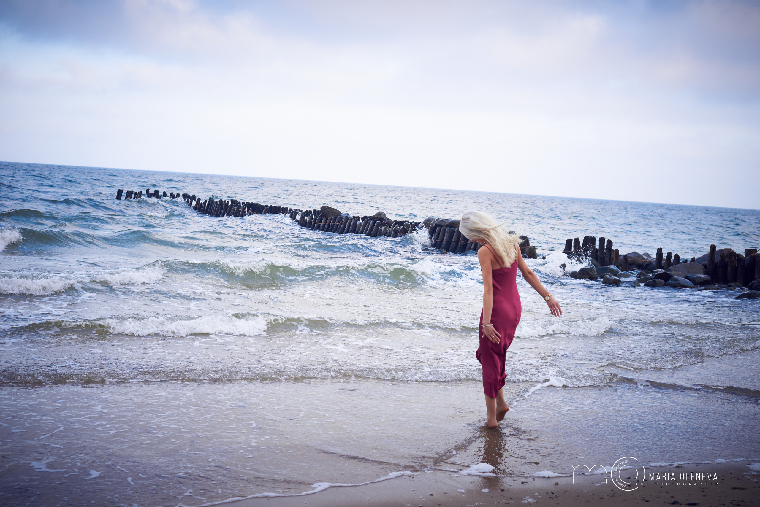 Даша и море. Фотограф Мария Оленева