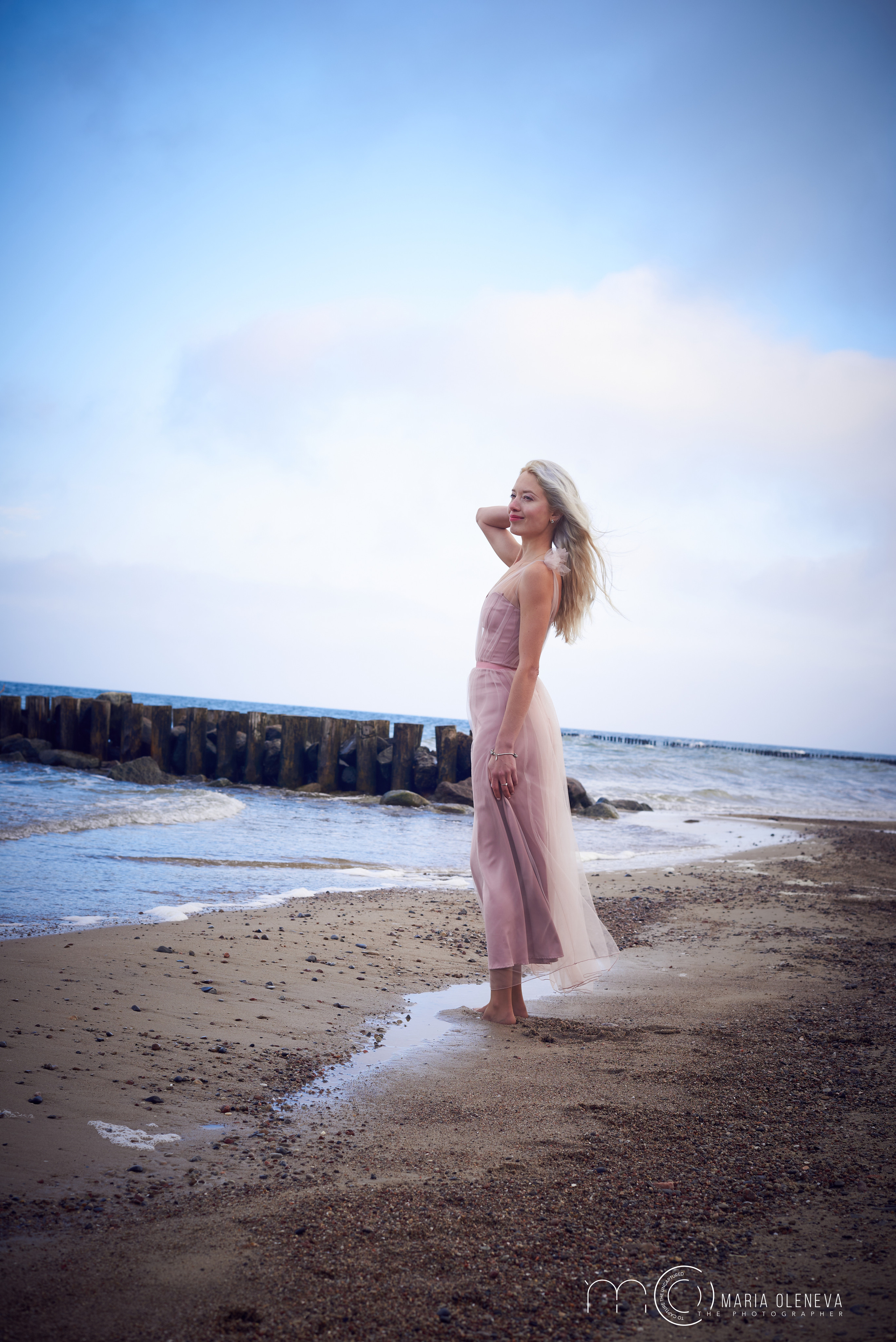 Даша и море. Фотограф Мария Оленева