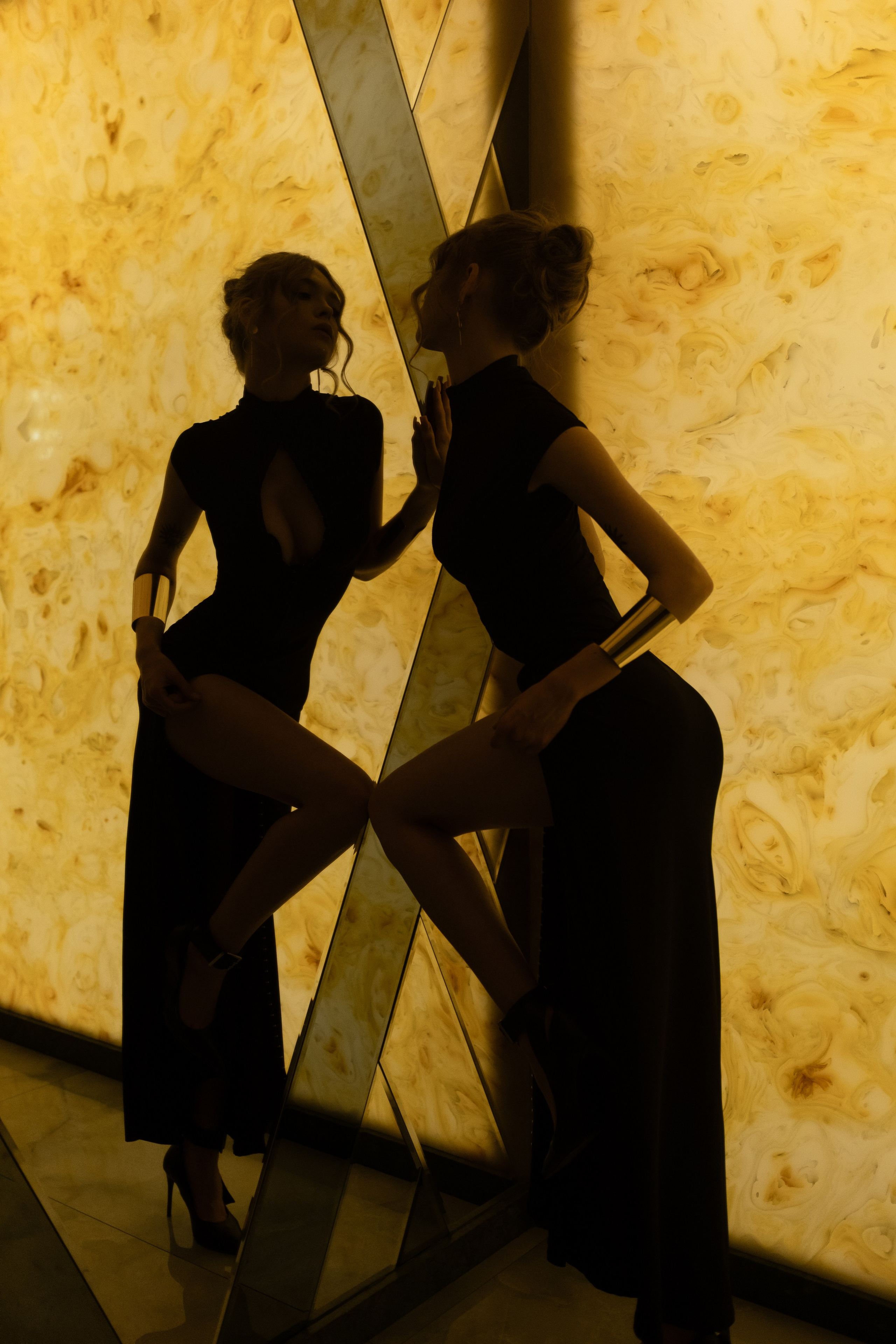 Катя в холле отеля. Фотограф Коробова Екатерина