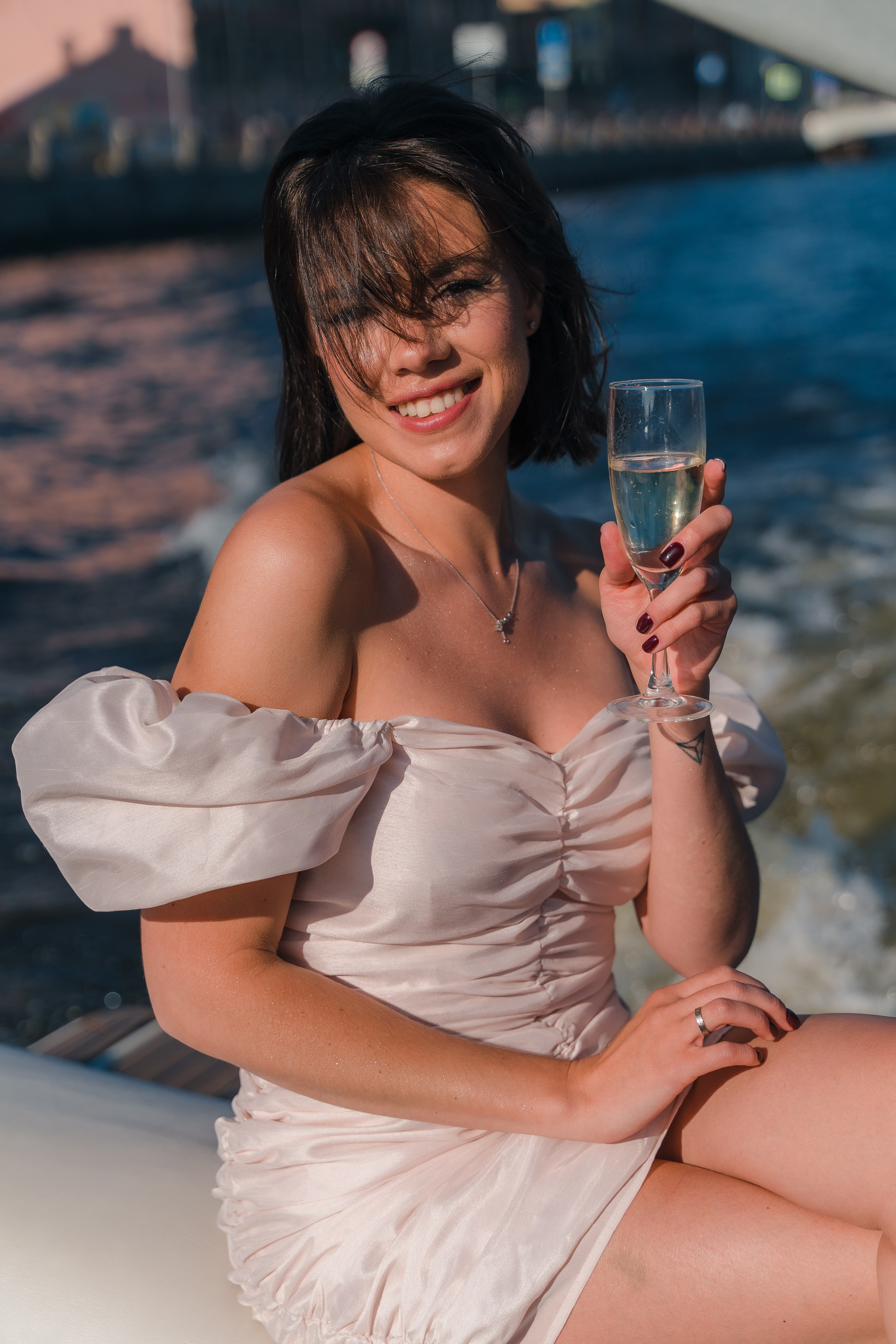 Фотосъемка девичника, встреча девушек, веселые женские портреты