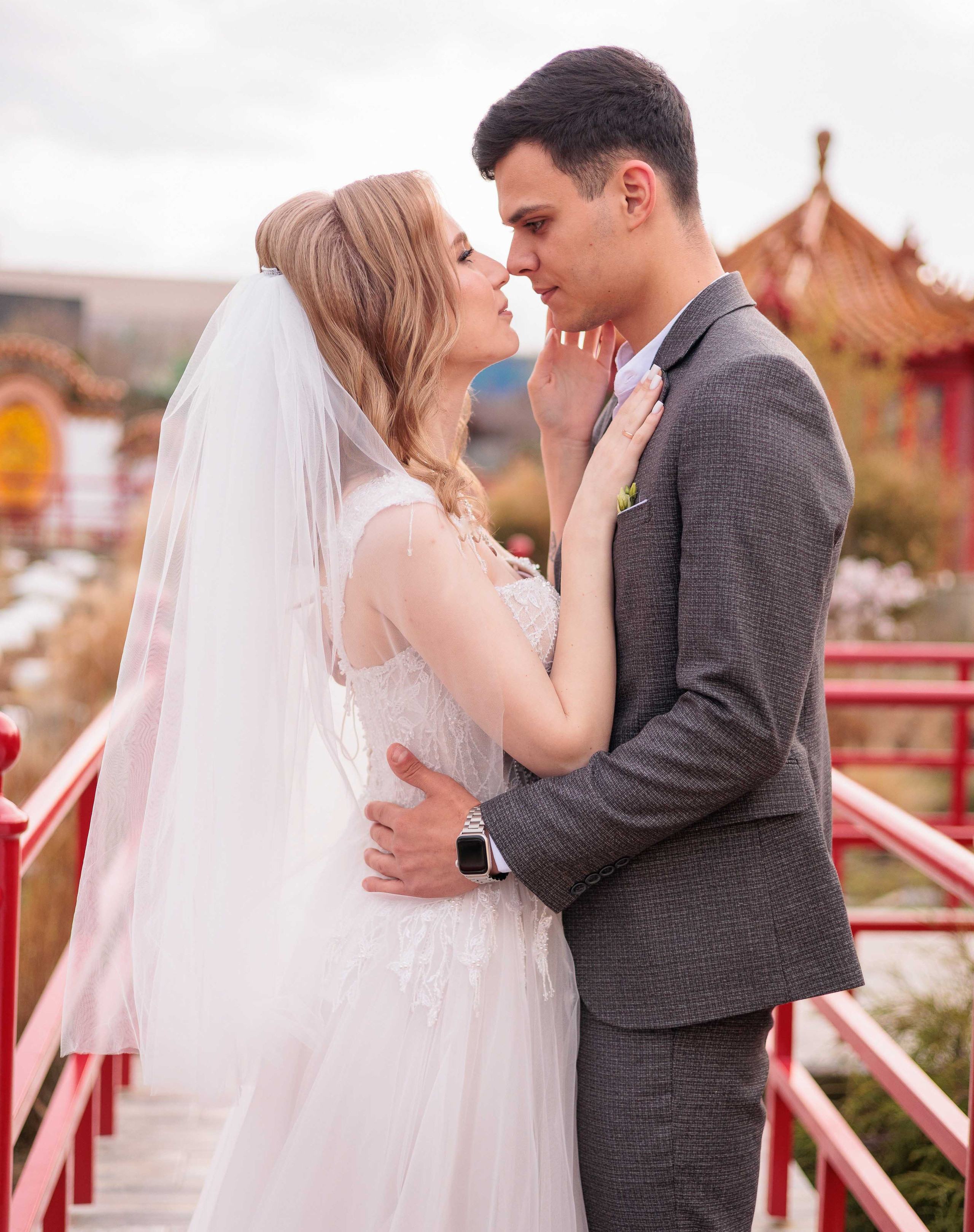 Прогулка жениха и невесты на склонах горы Машук, Пятигорск.