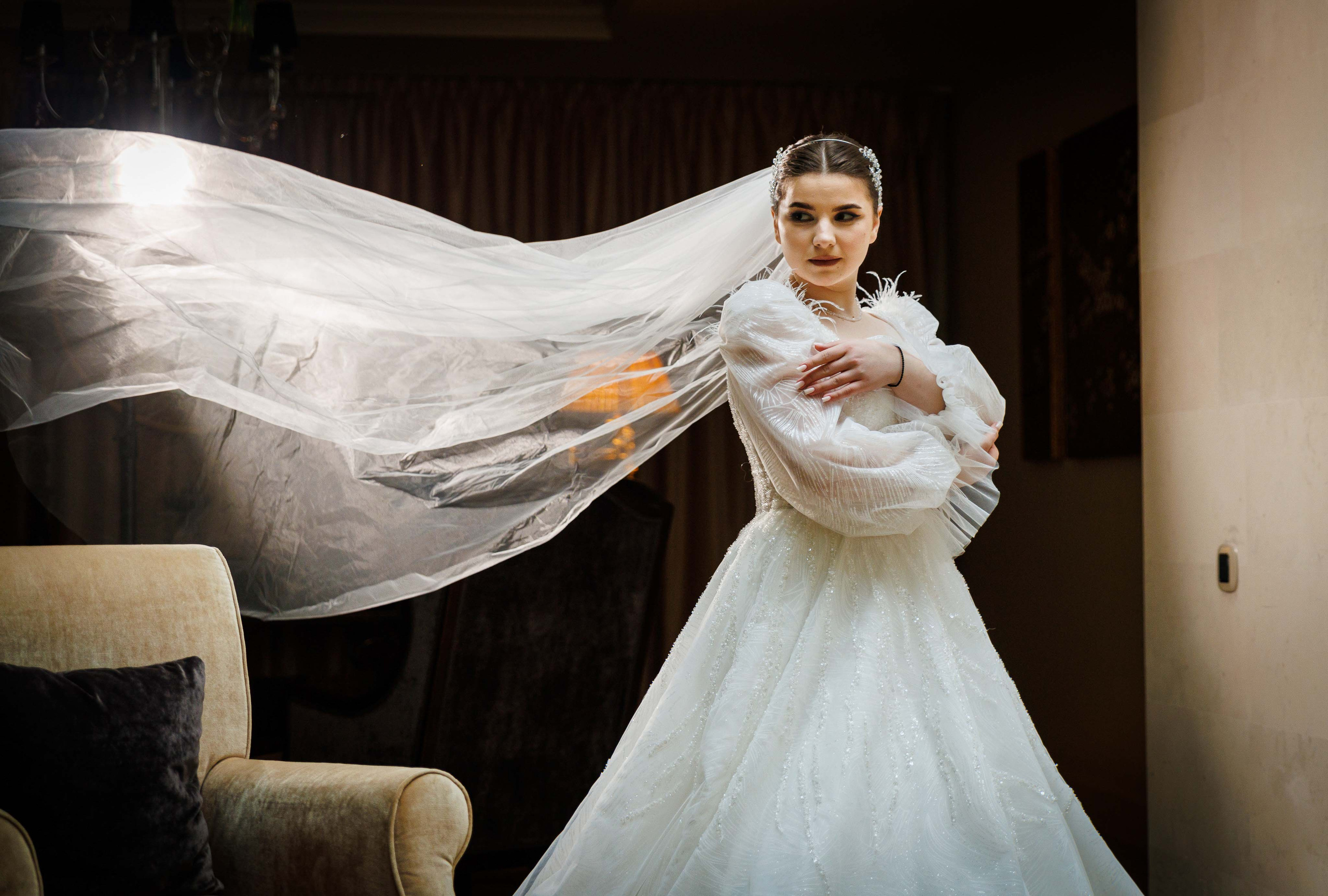 Свадебная прогулка жениха и невесты у Пушкинской галереи Ессентуков