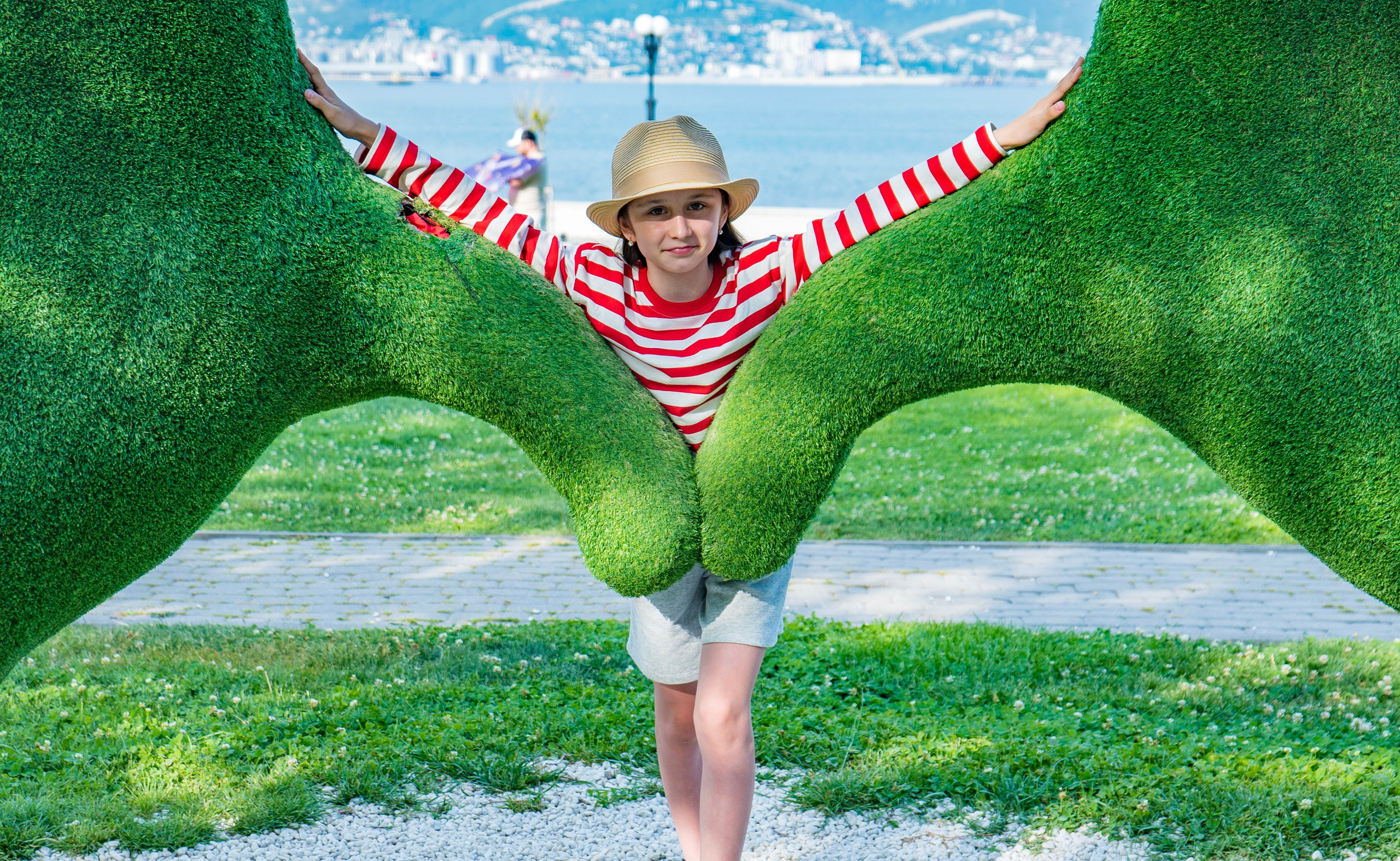 Съемка в центре Новороссийска. Семейный и детский фотограф Екатерина Черняева. Снимаю портреты, love story, фотопрогулки, работаю на улице, в кафе, студии, дома у клиента