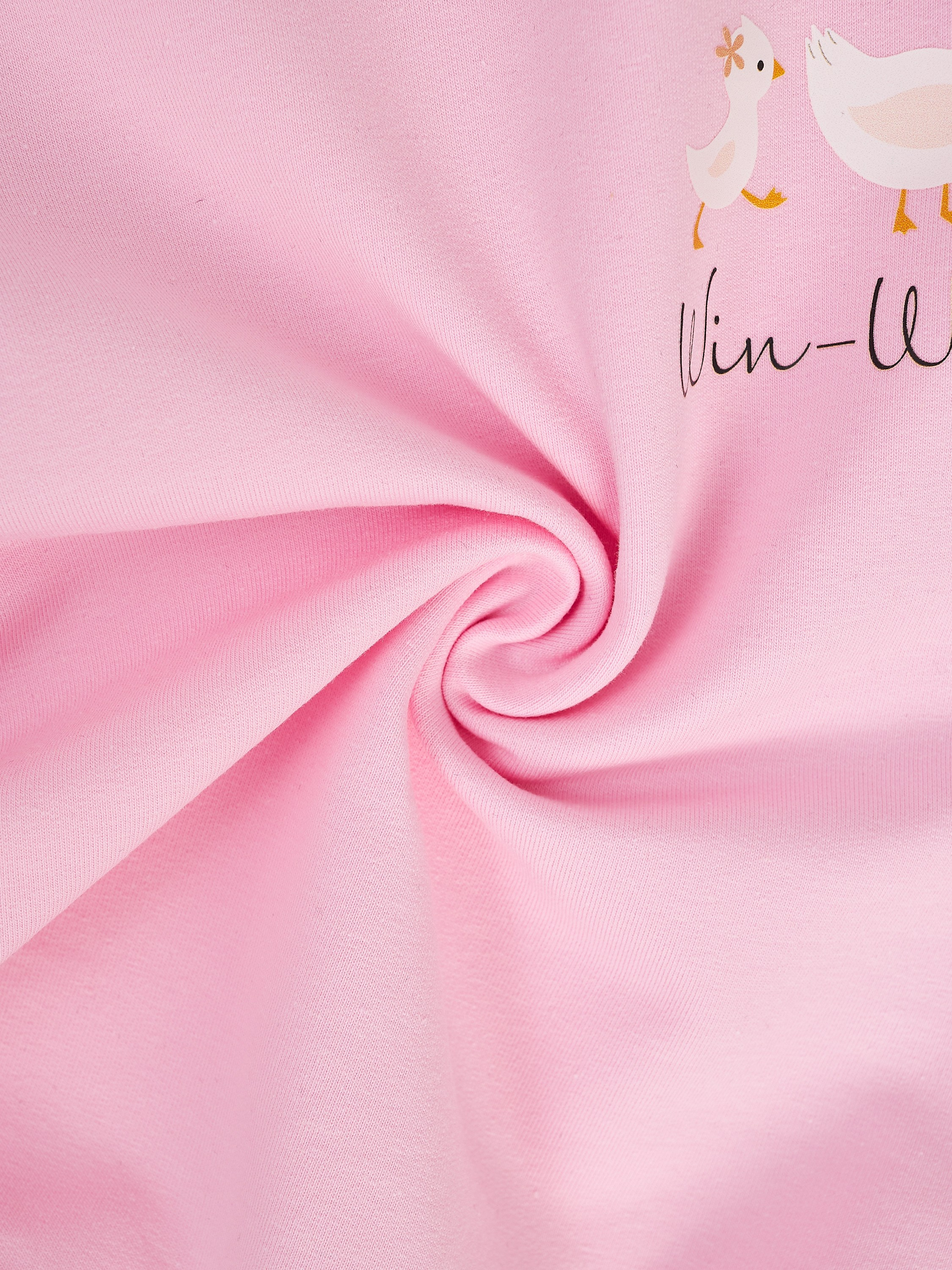 Фотосъемка детской одежды раскладкой для маркетплейсов. Алексей Темнов — фотограф в Пятигорске