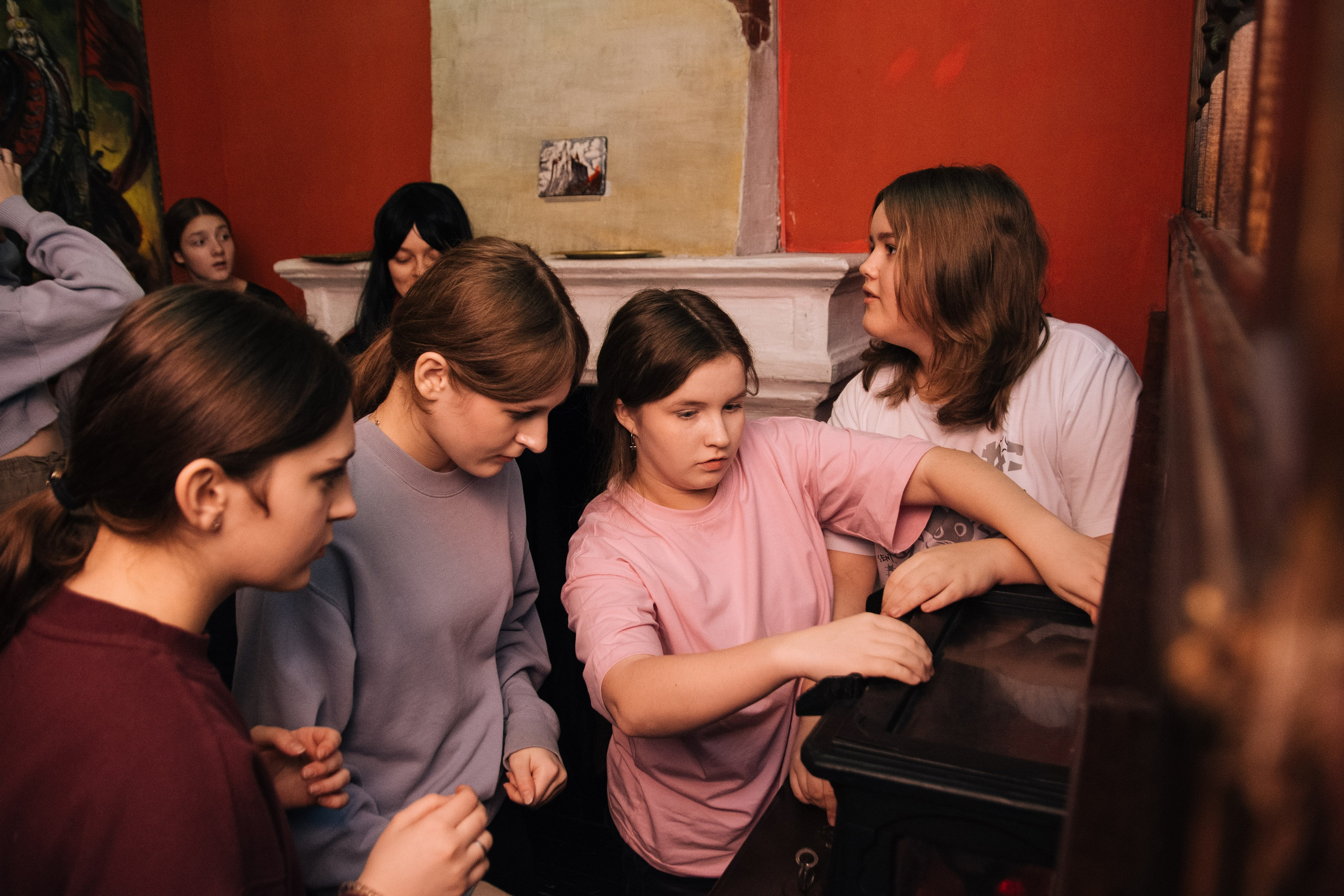 Квесты и праздники в Нелогике. Фотограф в Москве. Индивидуальные и парные съёмки, мероприятия, промо-съёмки для артистов