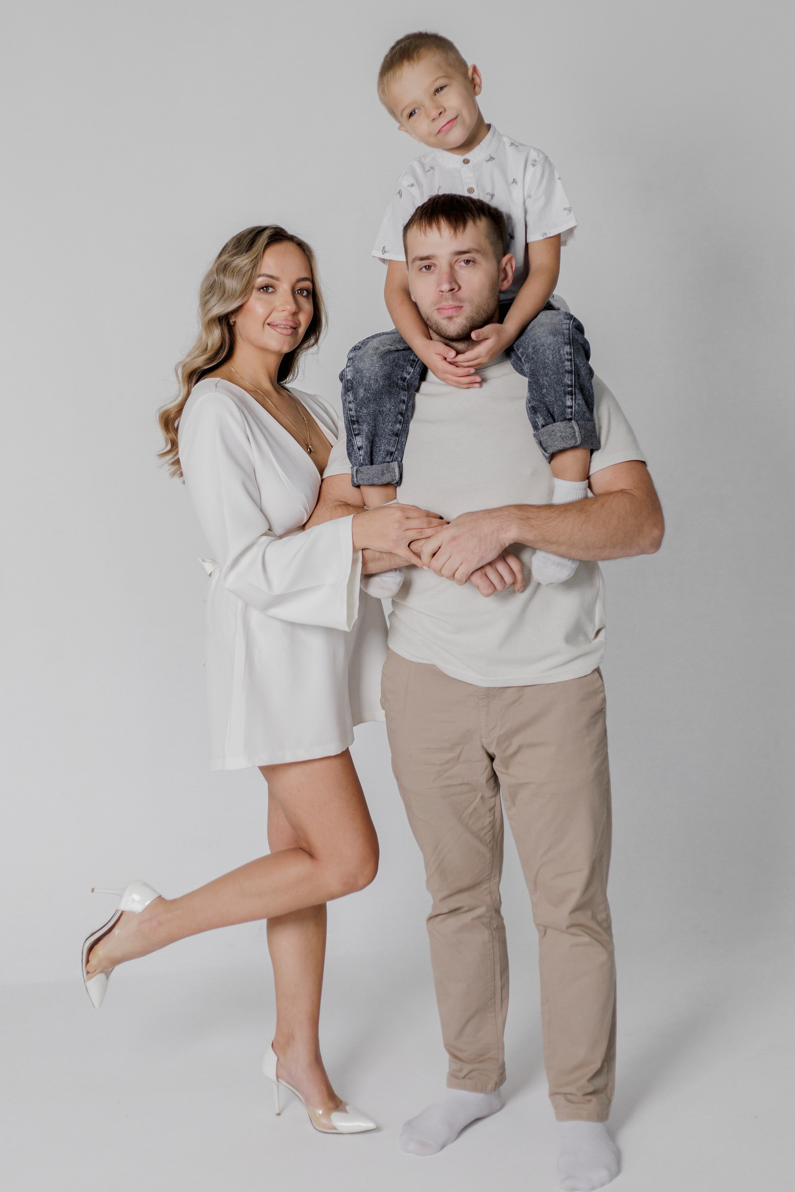 Семейная фотосессия в студии. Семейный и детский фотограф в Рязани Васюгова Мария