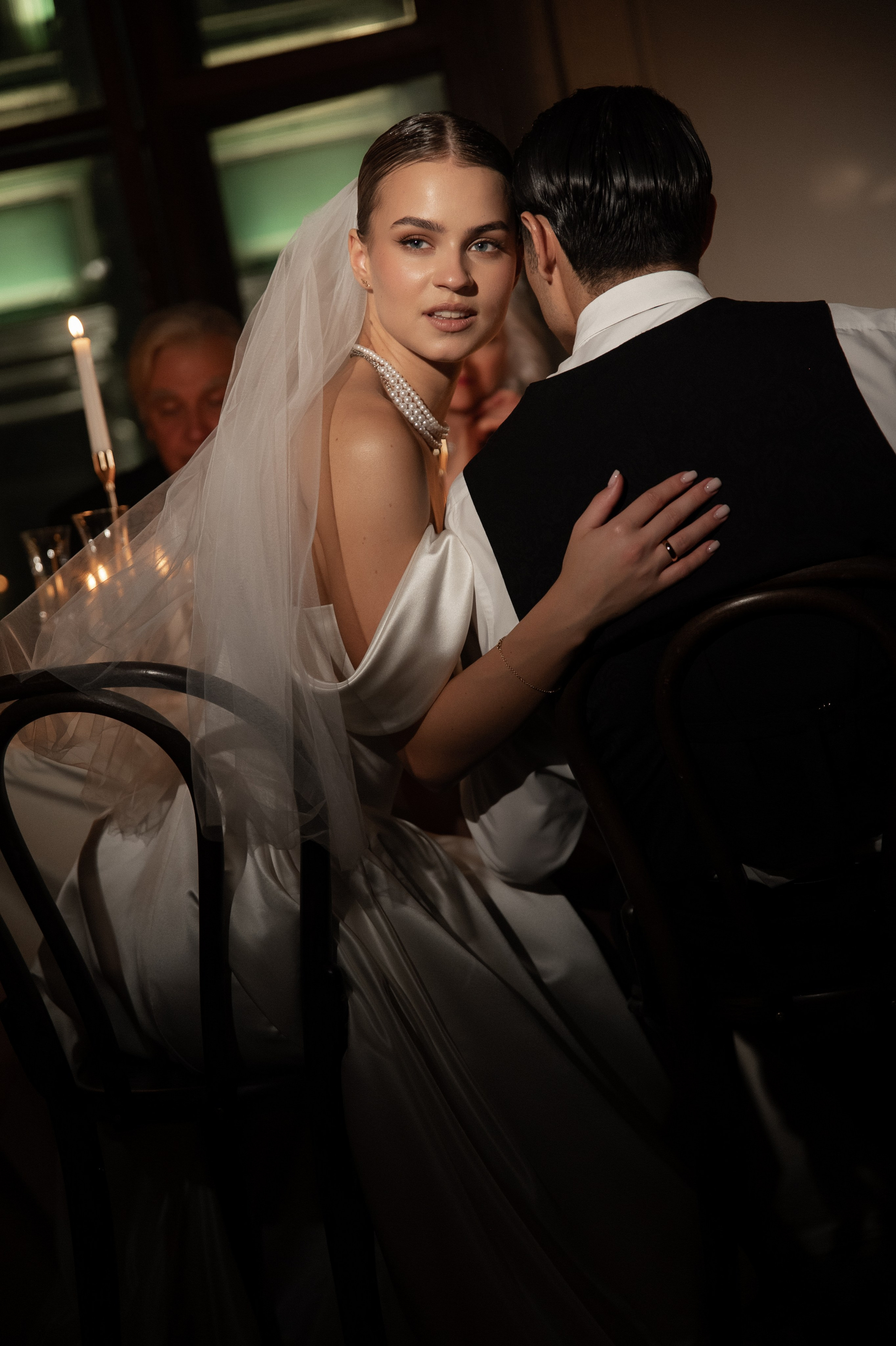 Камерный свадебный ужин при свечах в старинном особняке в фотостудии 21. Kult. Ярослава Ерина — свадебный фотограф в Москве