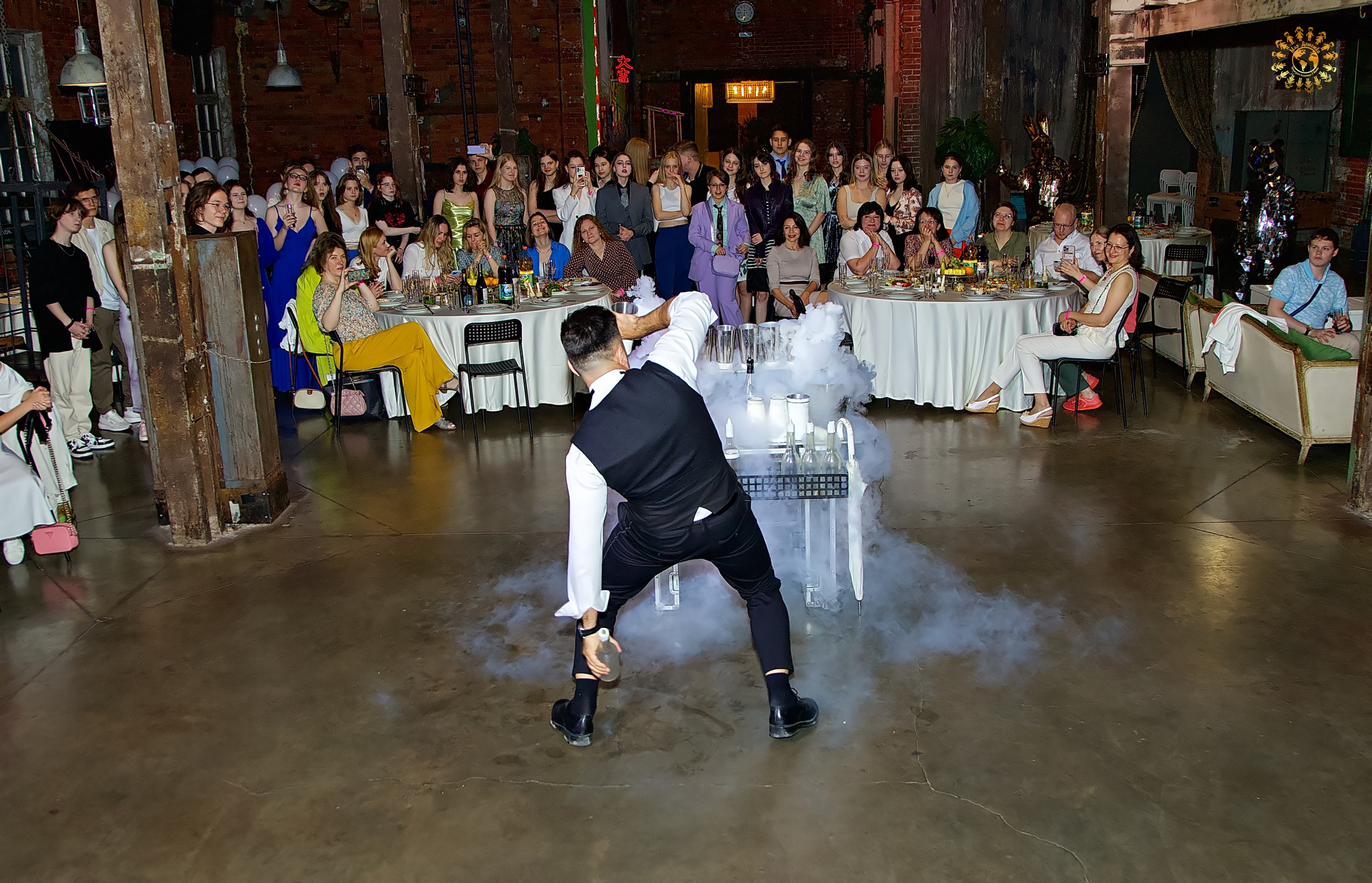 Выпускной 2023 (9-й класс, школа № 46). Loft Urban. Москва. Репортажная съемка в Москве и области. Анималистика