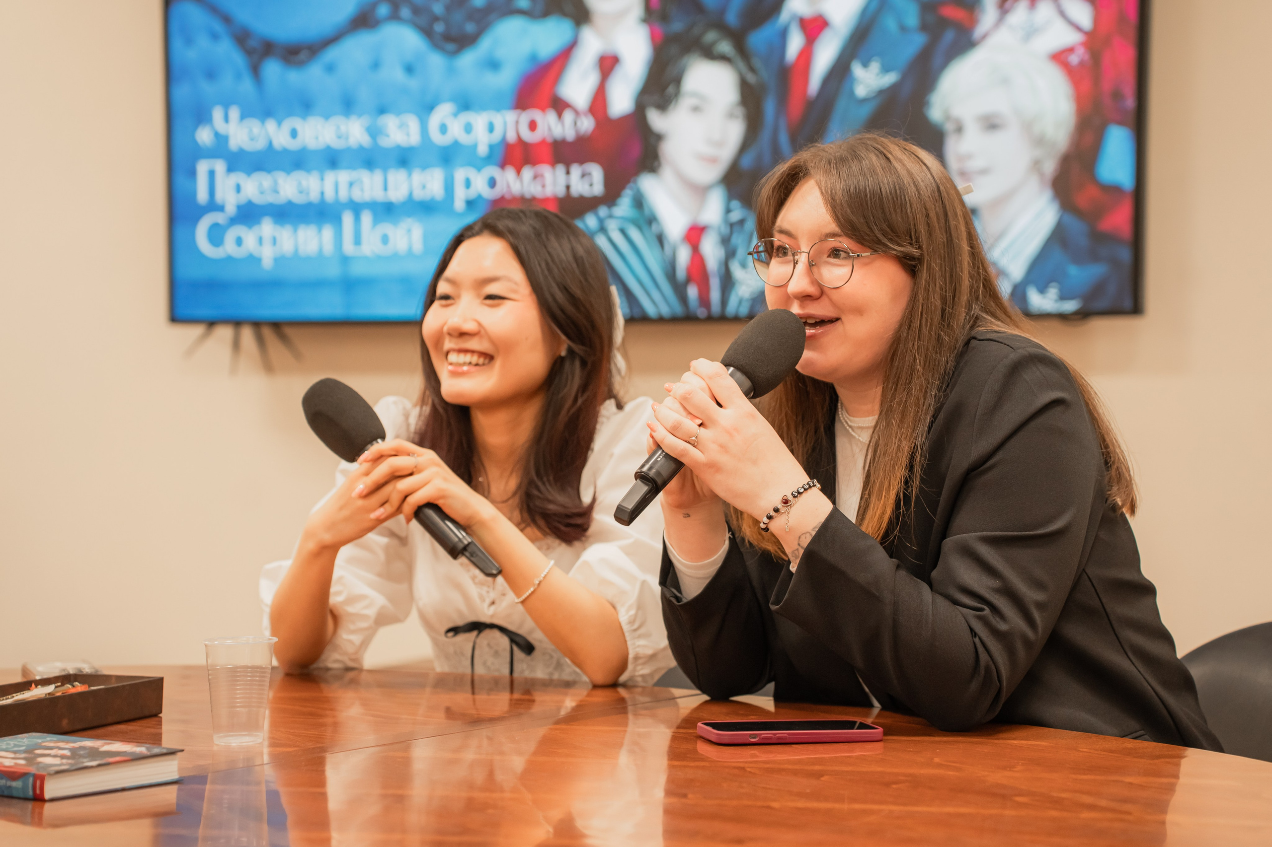 Презентация книги «Человек за бортом», автор София Цой. Репортажный фотограф Анастасия Рубцова